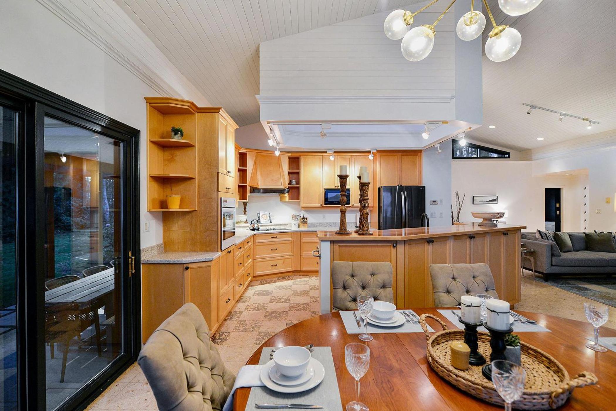 Beachside Living Cherry Point by EMR Vacation Rentals