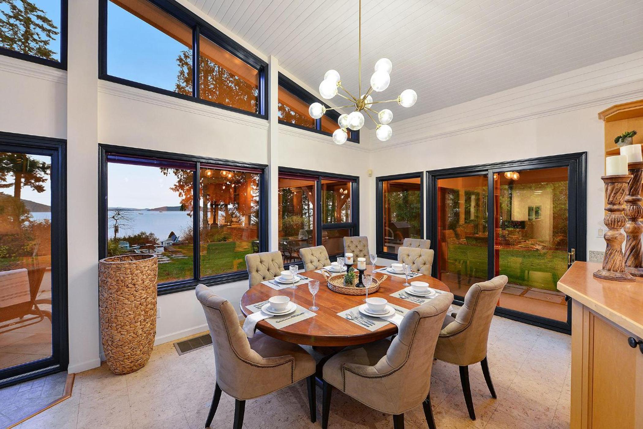 Beachside Living Cherry Point by EMR Vacation Rentals