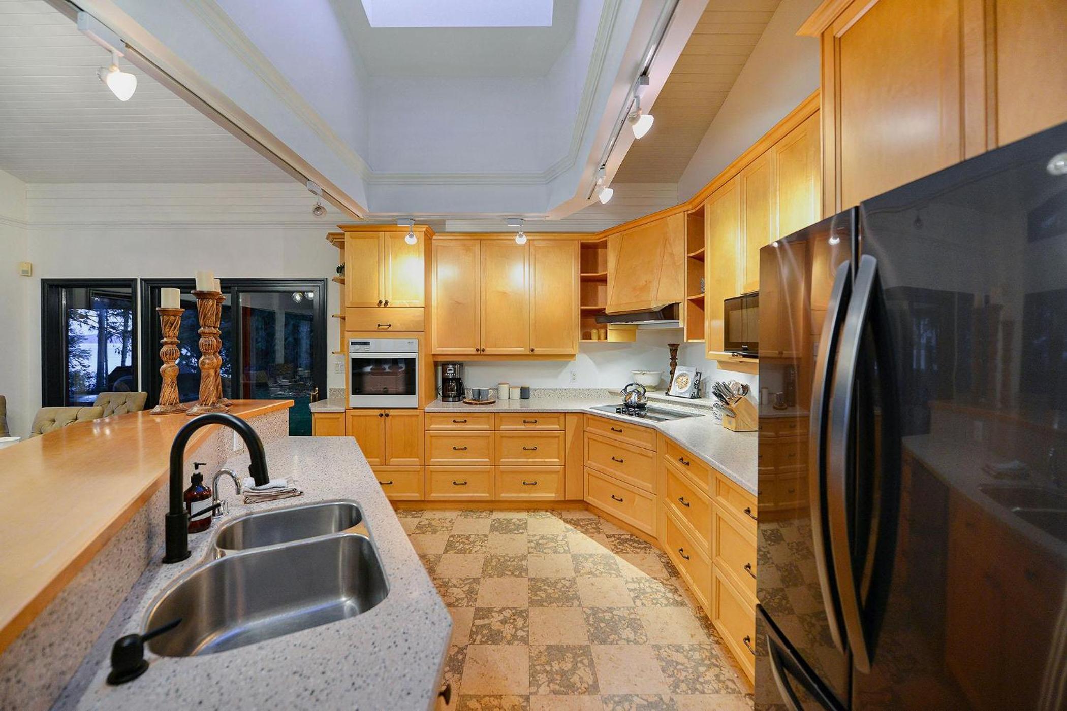 Beachside Living Cherry Point by EMR Vacation Rentals