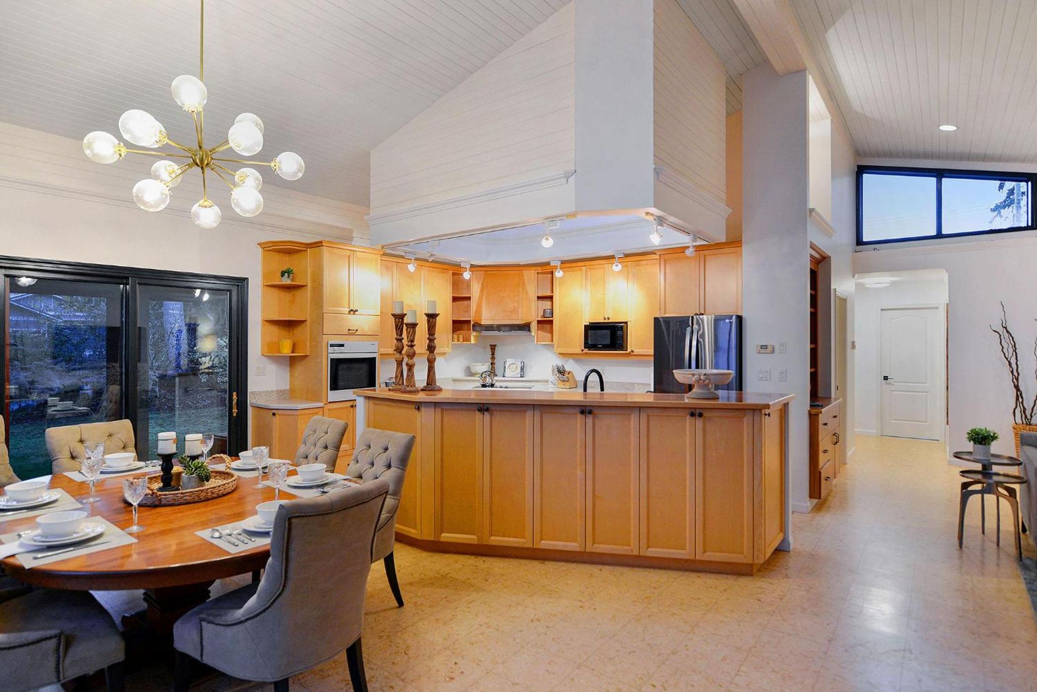 Beachside Living Cherry Point by EMR Vacation Rentals