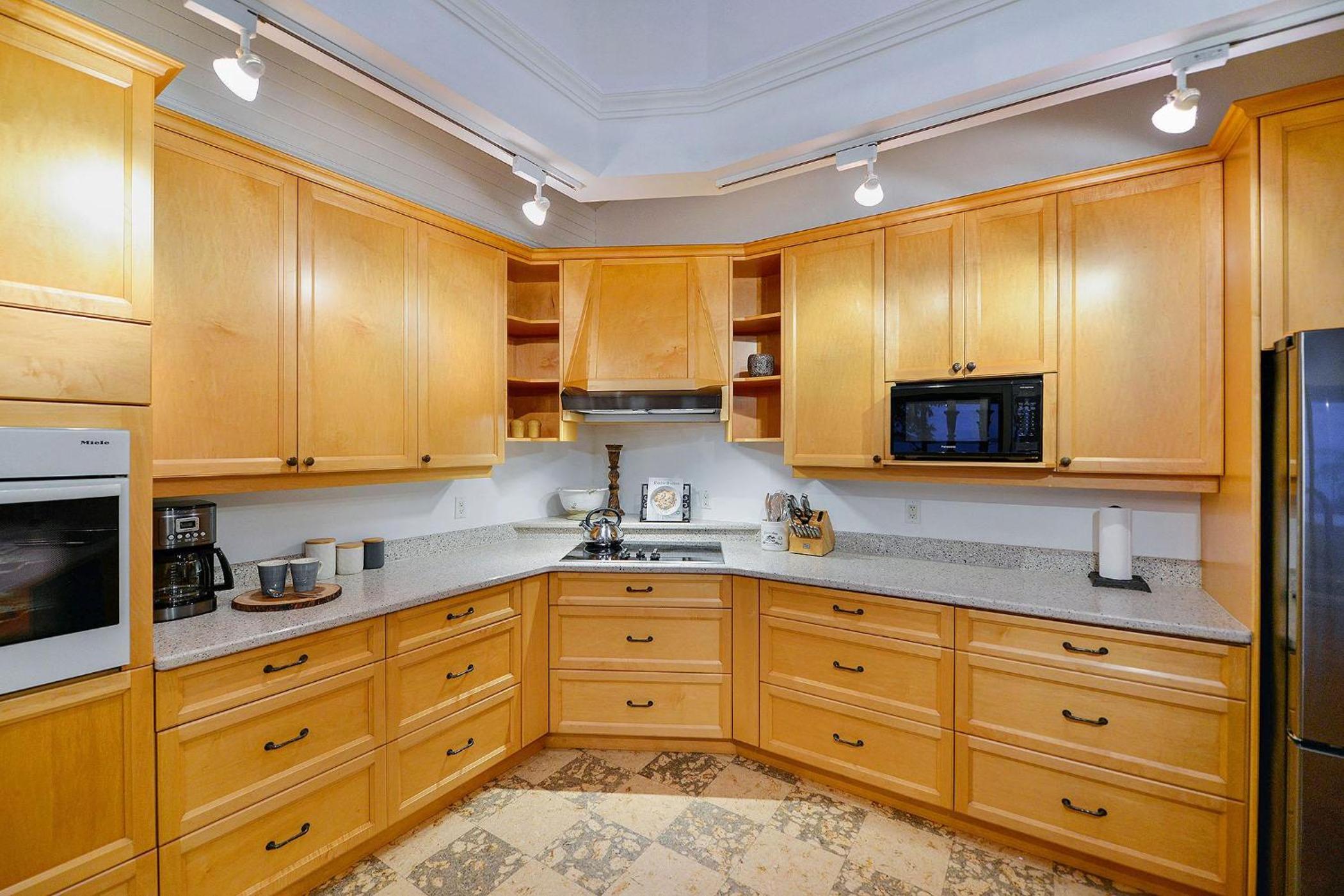Beachside Living Cherry Point by EMR Vacation Rentals