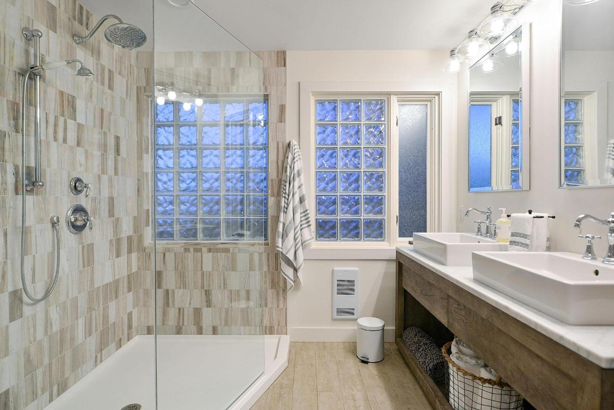 Beachside Living Cherry Point by EMR Vacation Rentals
