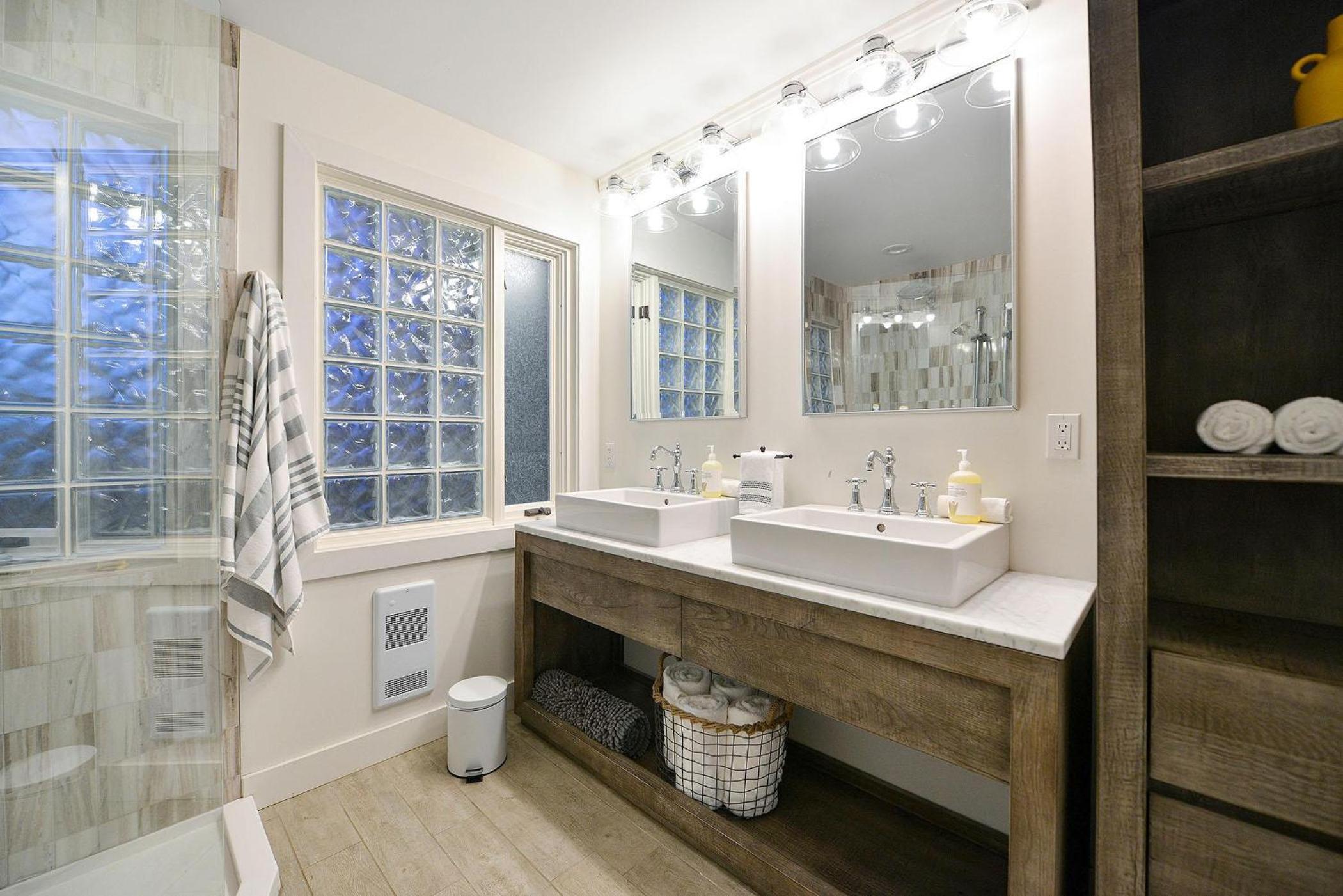 Beachside Living Cherry Point by EMR Vacation Rentals