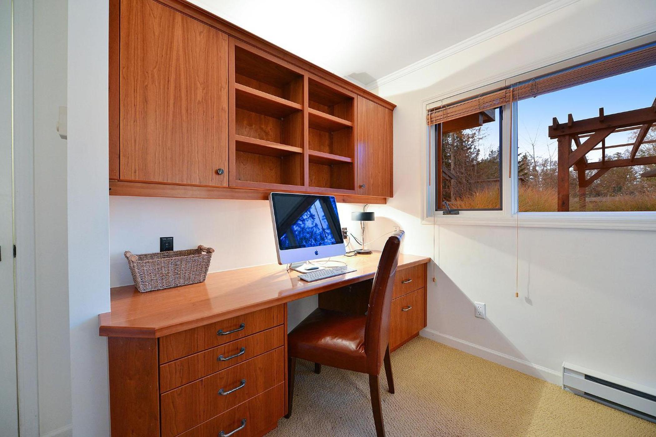 Beachside Living Cherry Point by EMR Vacation Rentals