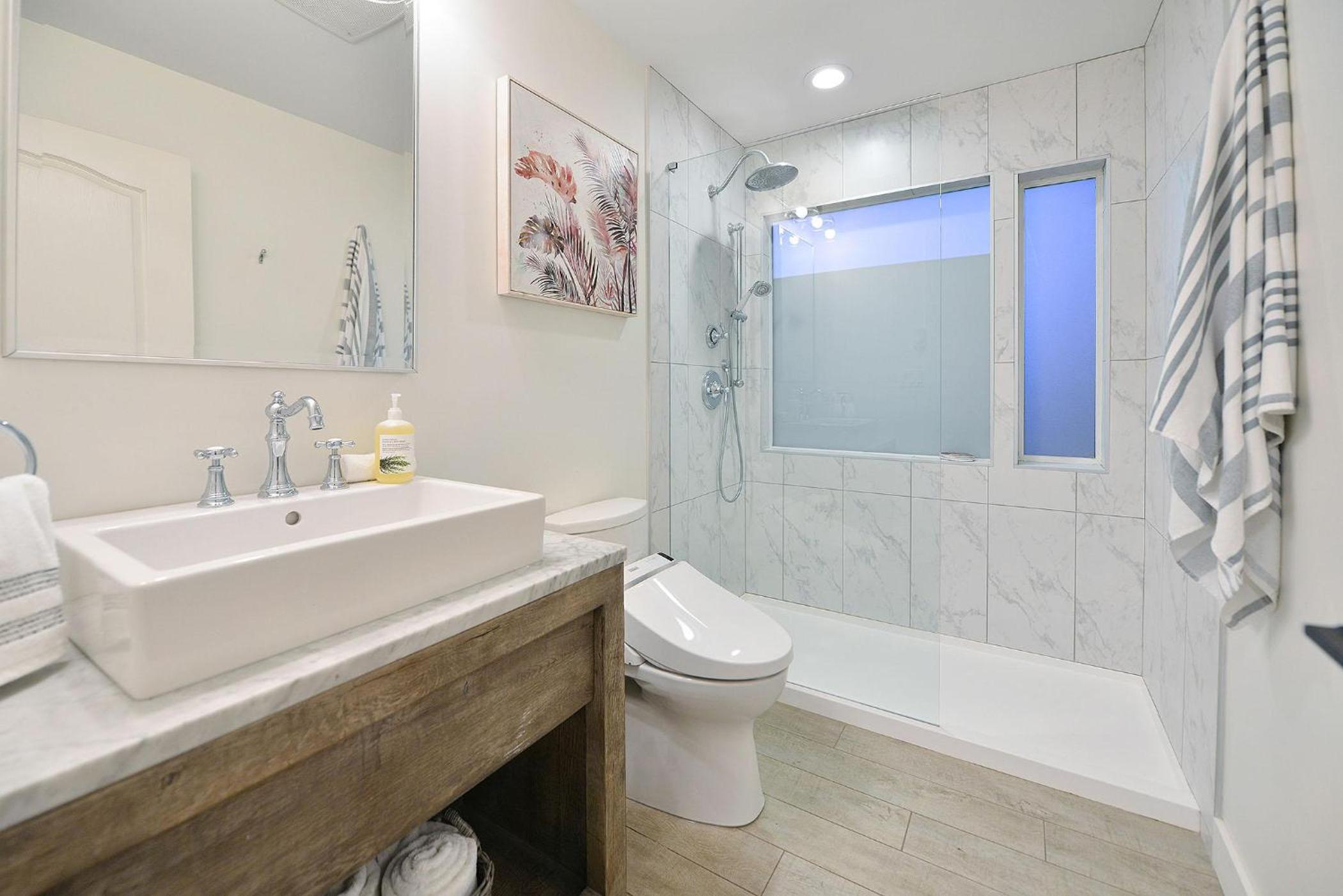 Beachside Living Cherry Point by EMR Vacation Rentals