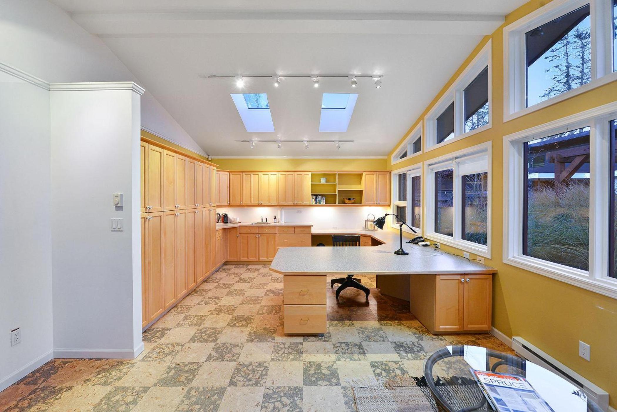 Beachside Living Cherry Point by EMR Vacation Rentals