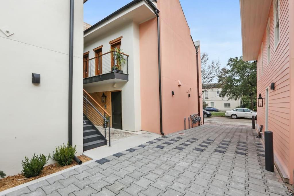 Fab 1838 Garden District 5BR with Parking And Balcony view 4