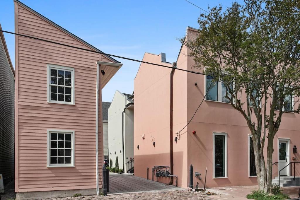 Fab 1838 Garden District 5BR with Parking And Balcony view 3