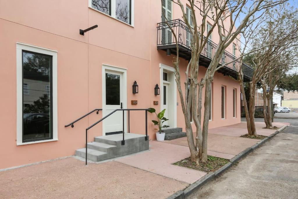 Fab 1838 Garden District 5BR with Parking And Balcony view 2