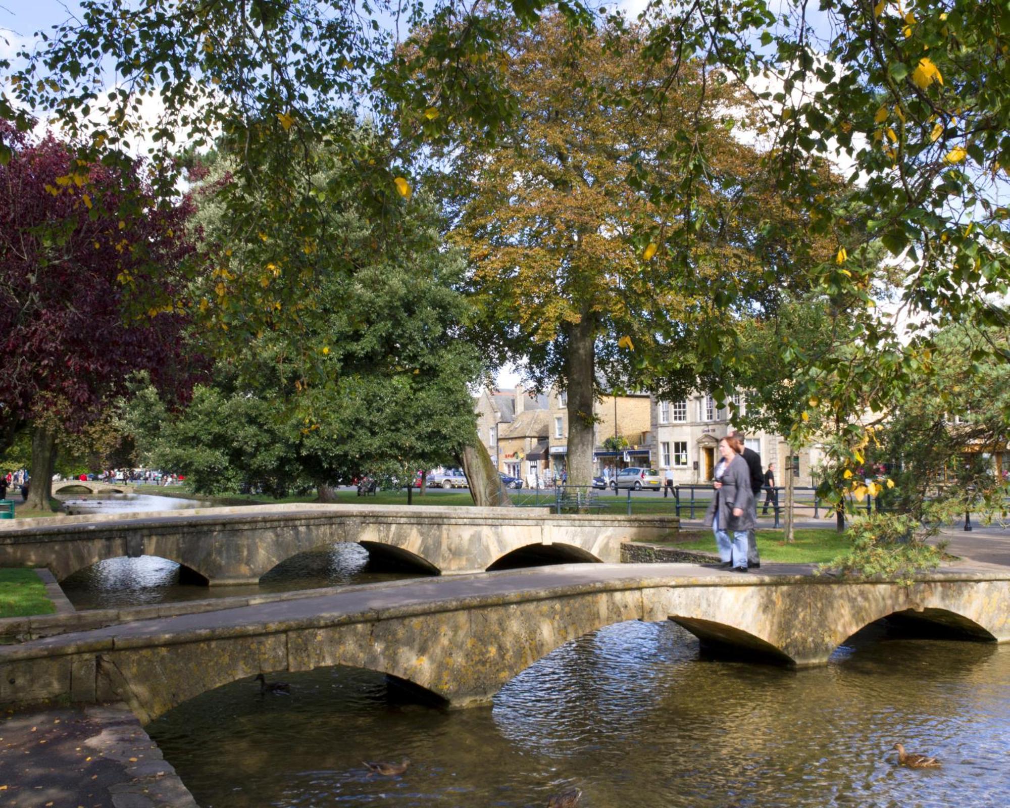 Corinium Lodge - town centre apartment