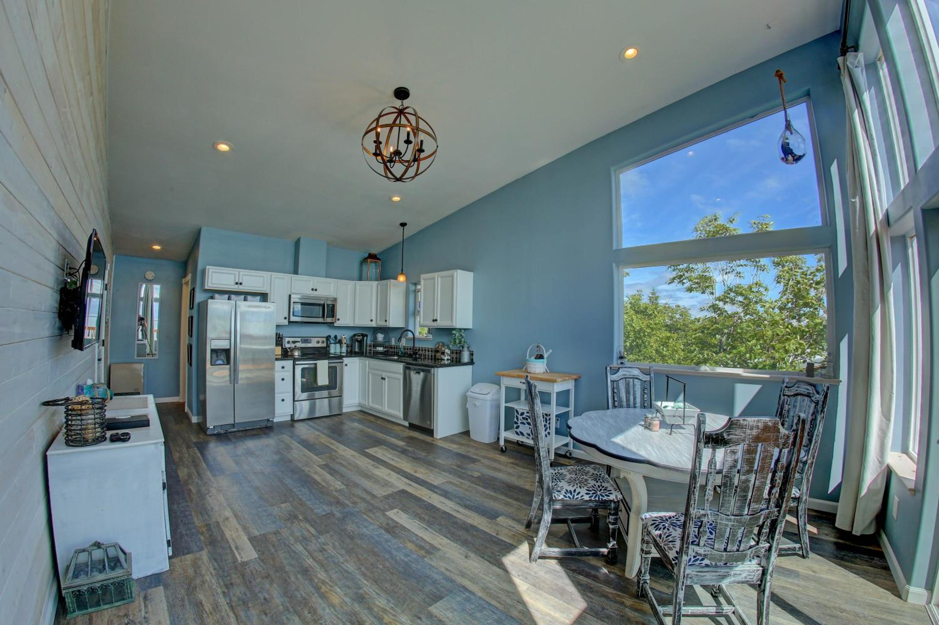 Homer Vacations - The Lighthouse - Property Image 2