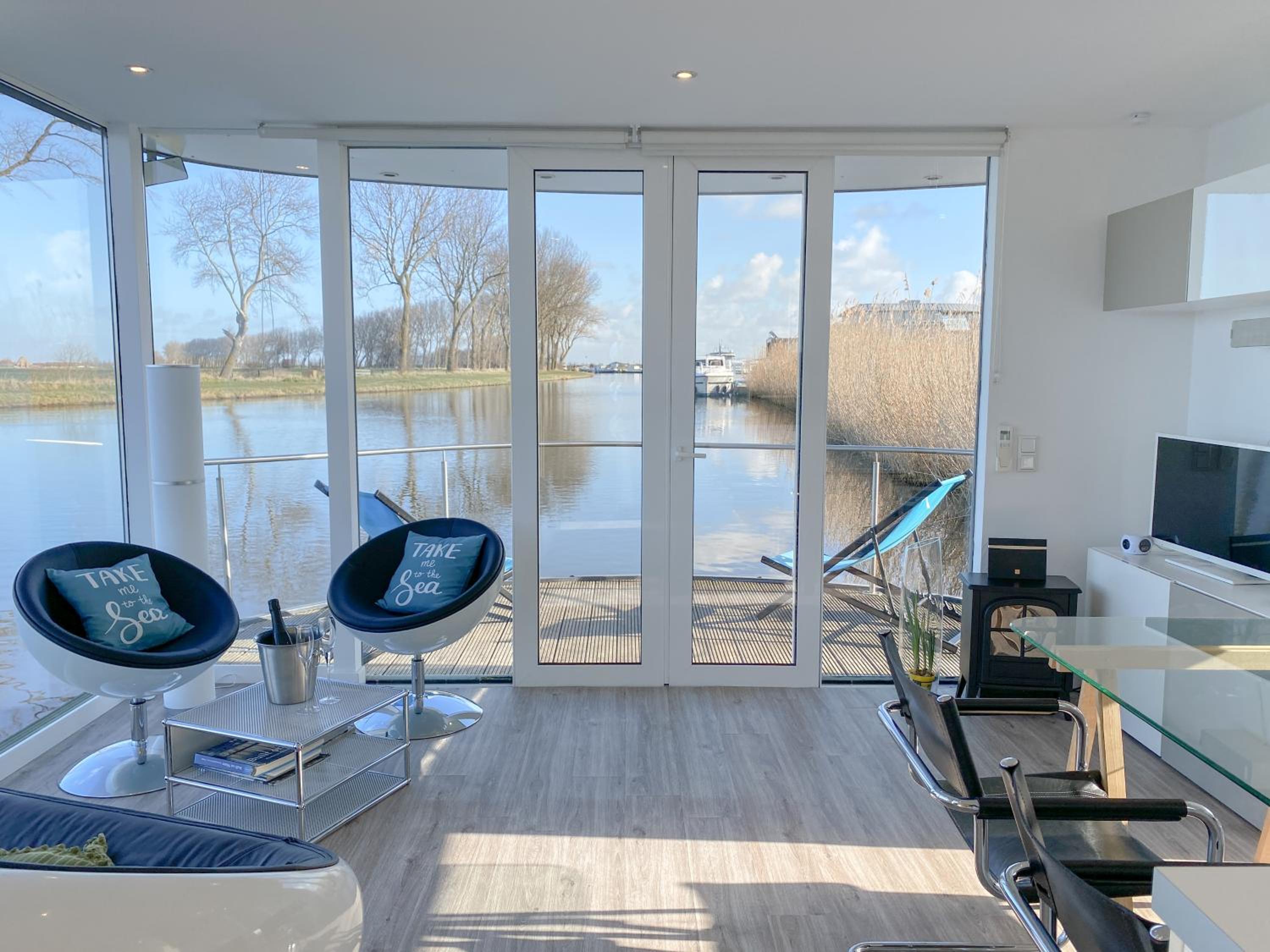 Homeboat Glamping view 3