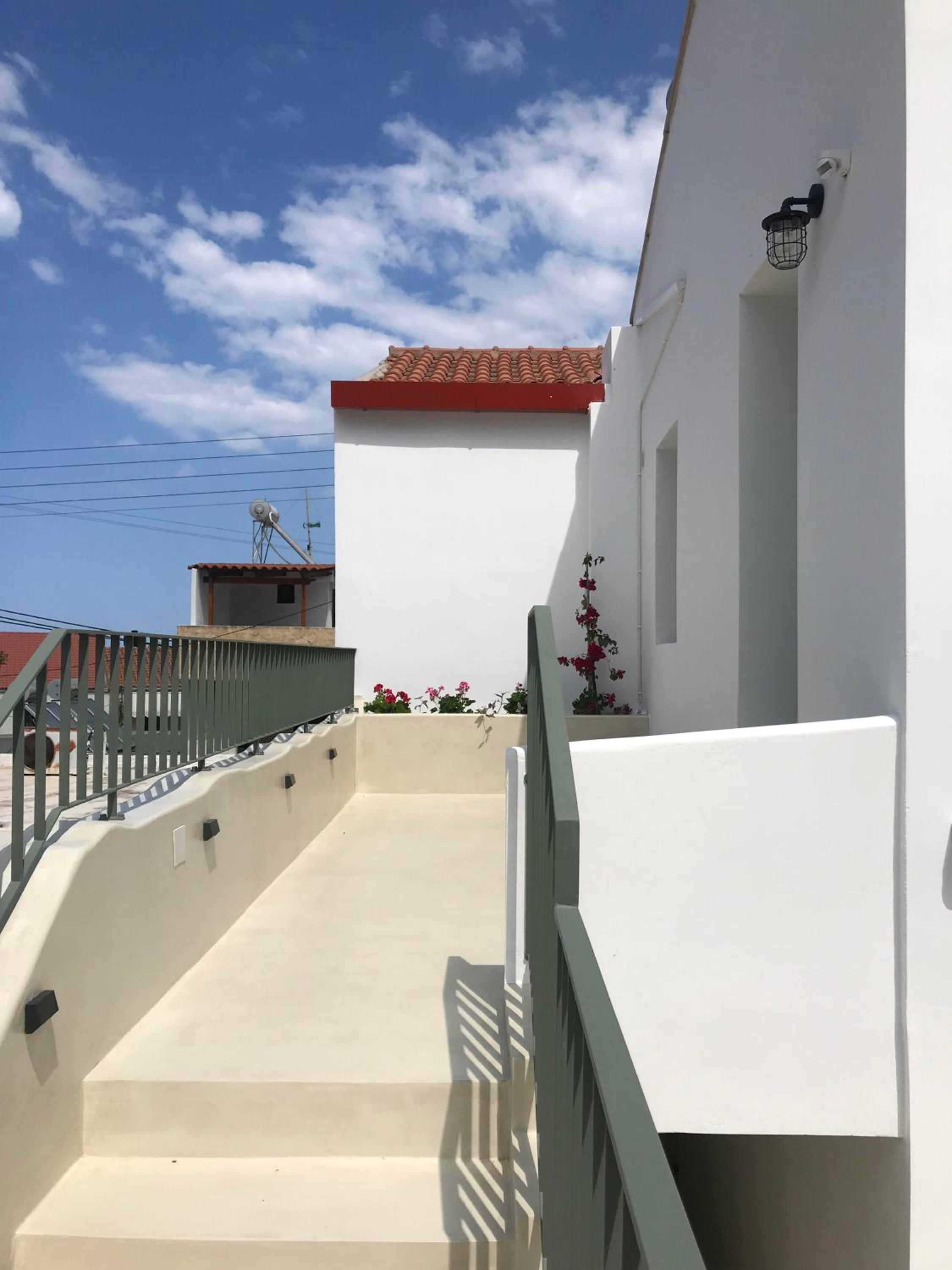 Lithos Retreat (ΛΙTHOS Retreat)