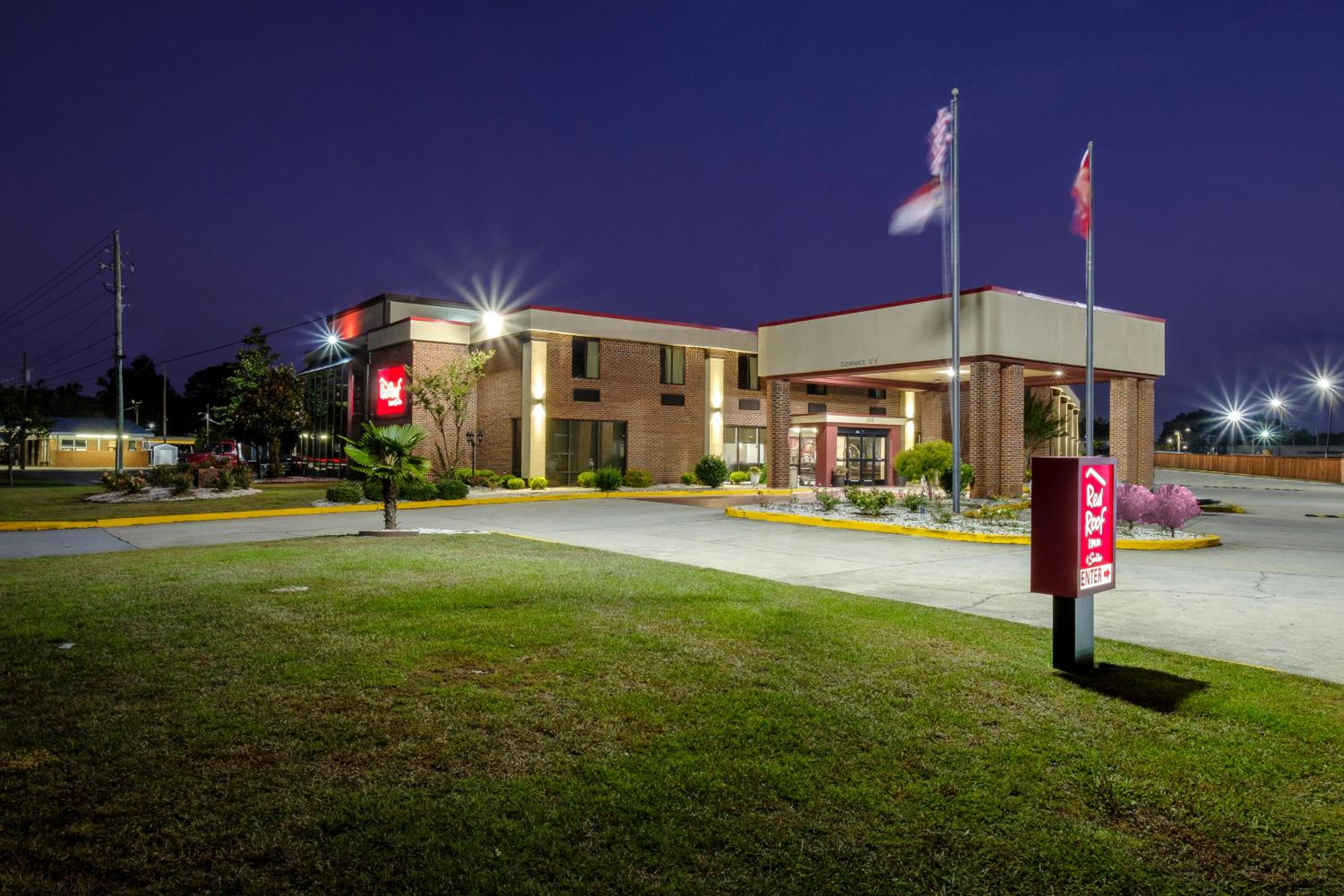 Jacksonville Vacations - Red Roof Inn  Suites Jacksonville, NC - Property Image 3