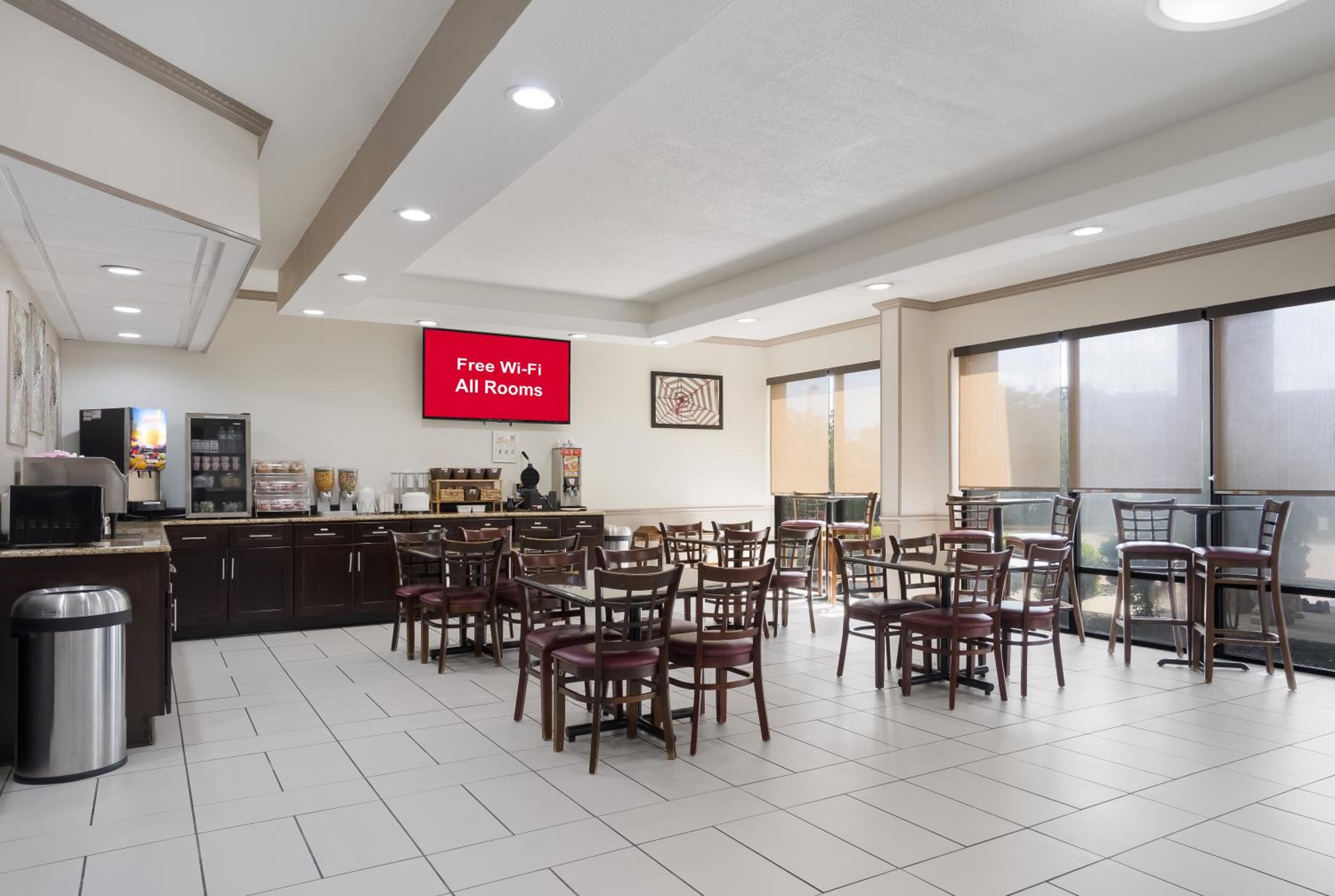 Jacksonville Vacations - Red Roof Inn  Suites Jacksonville, NC - Property Image 3
