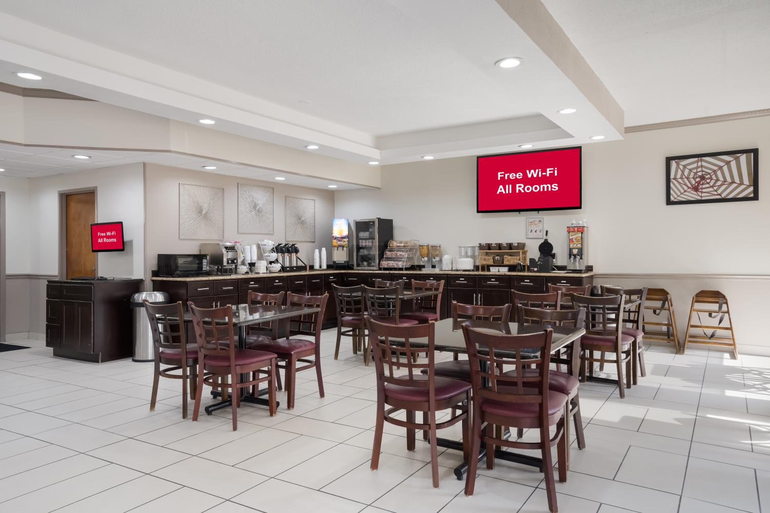 Jacksonville Vacations - Red Roof Inn  Suites Jacksonville, NC - Property Image 4