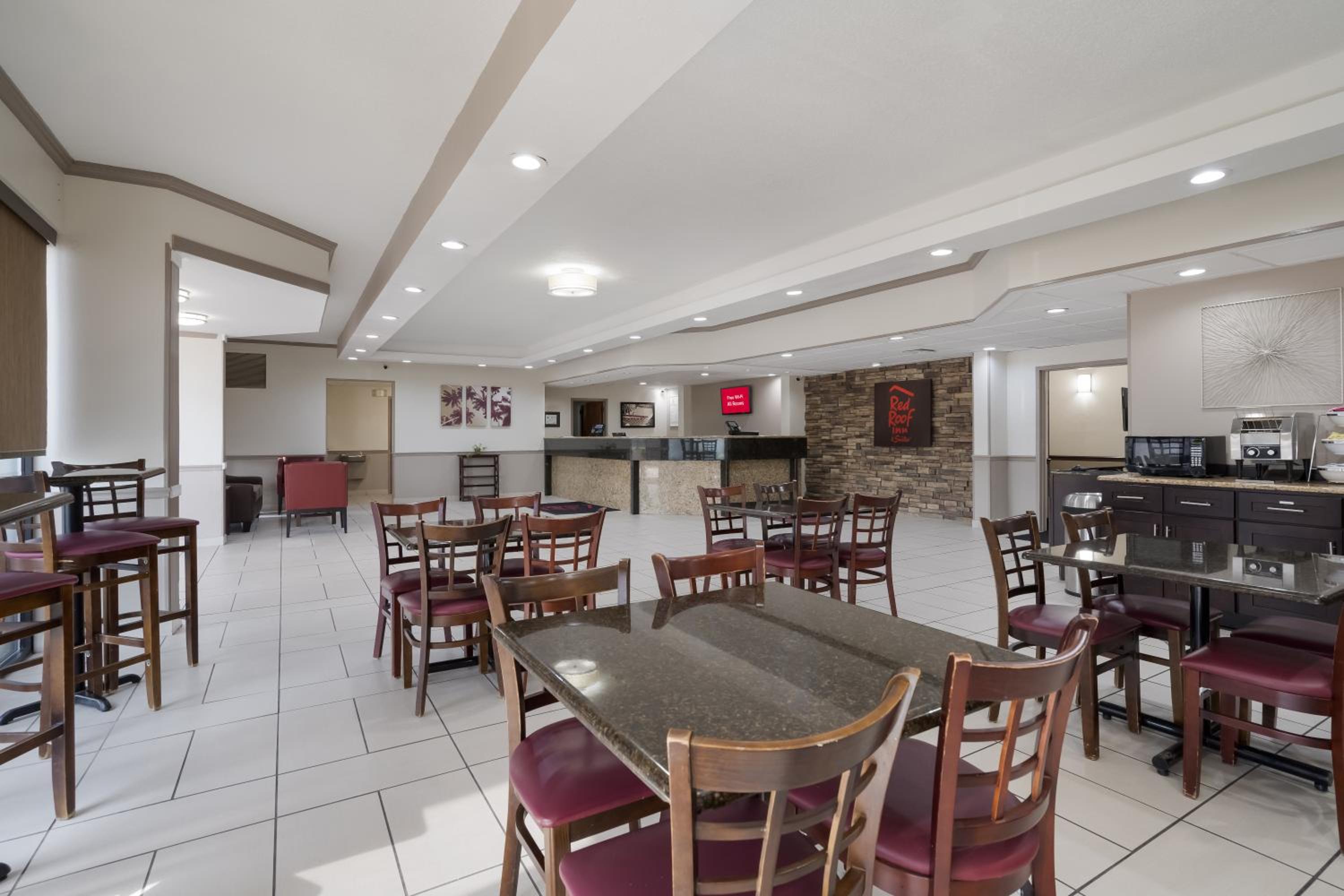 Jacksonville Vacations - Red Roof Inn  Suites Jacksonville, NC - Property Image 5