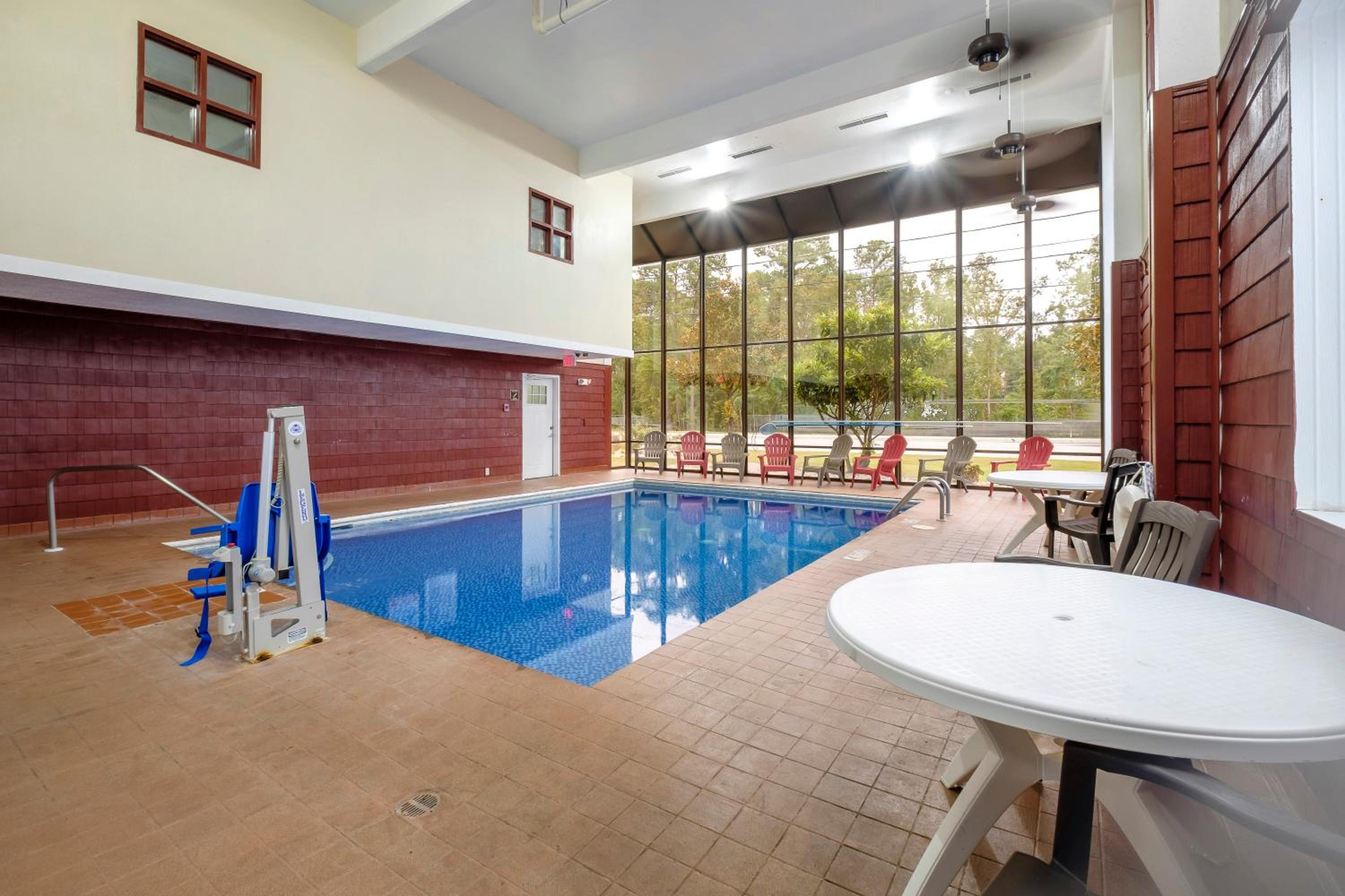 Jacksonville Vacations - Red Roof Inn  Suites Jacksonville, NC - Property Image 9