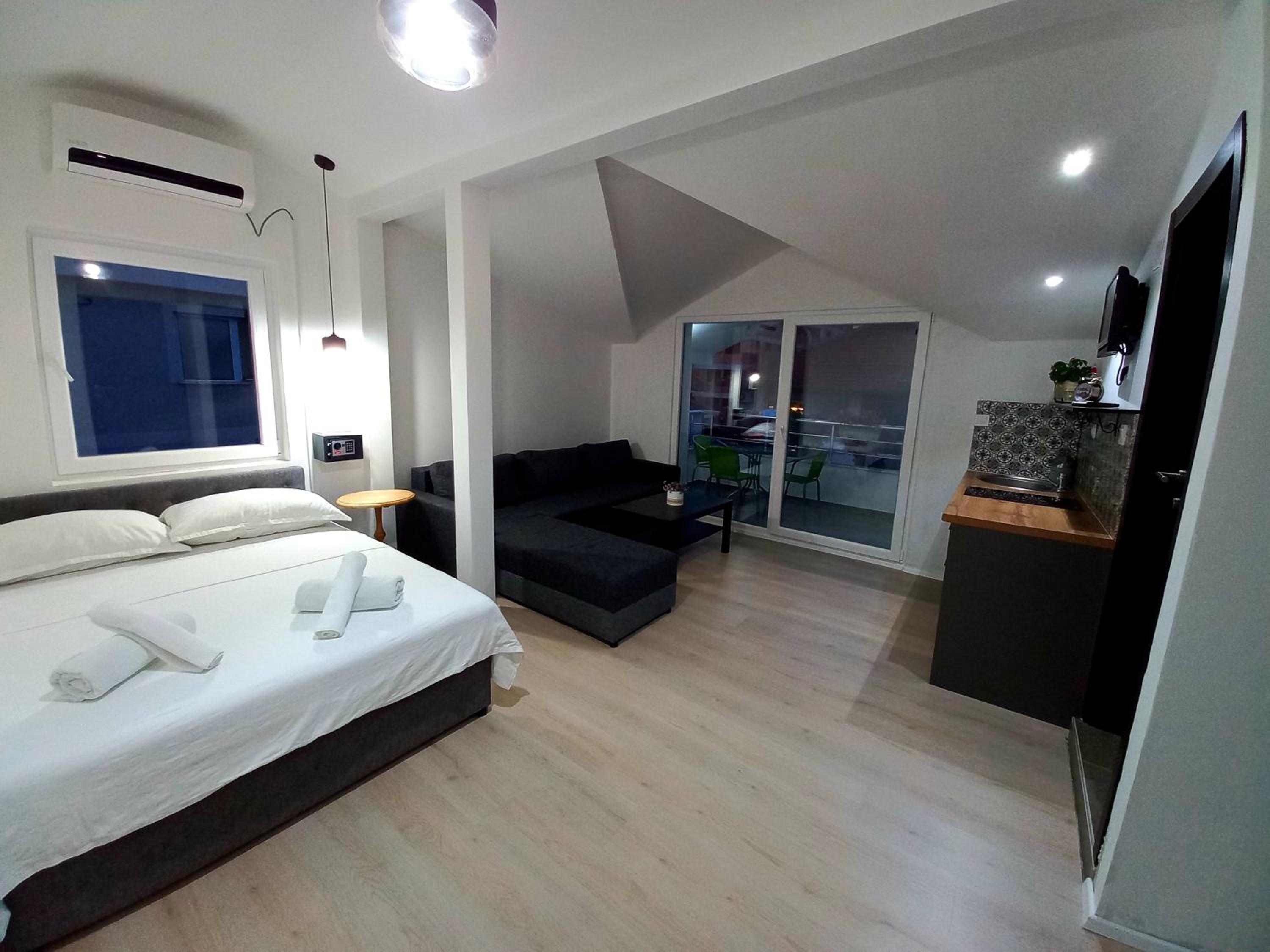 Photo 10