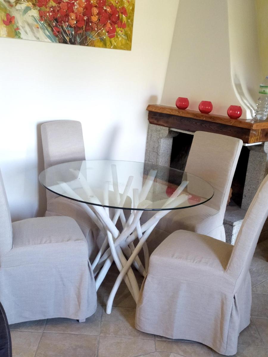 2 bedrooms appartement with sea view enclosed garden and wifi at Olbia 6 km away from the beach