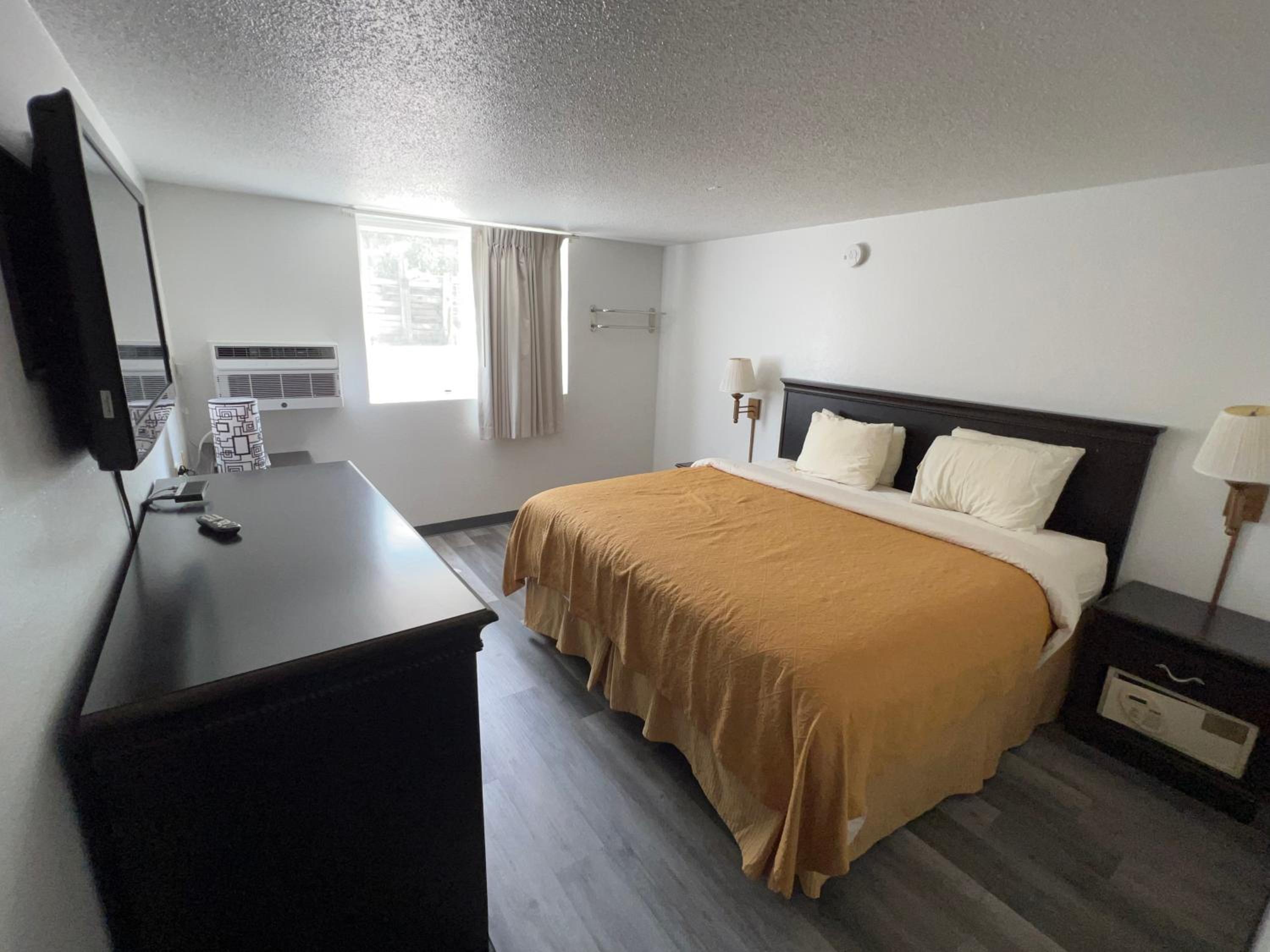 Dickinson Vacations - Dickinson Inn - Property Image 4