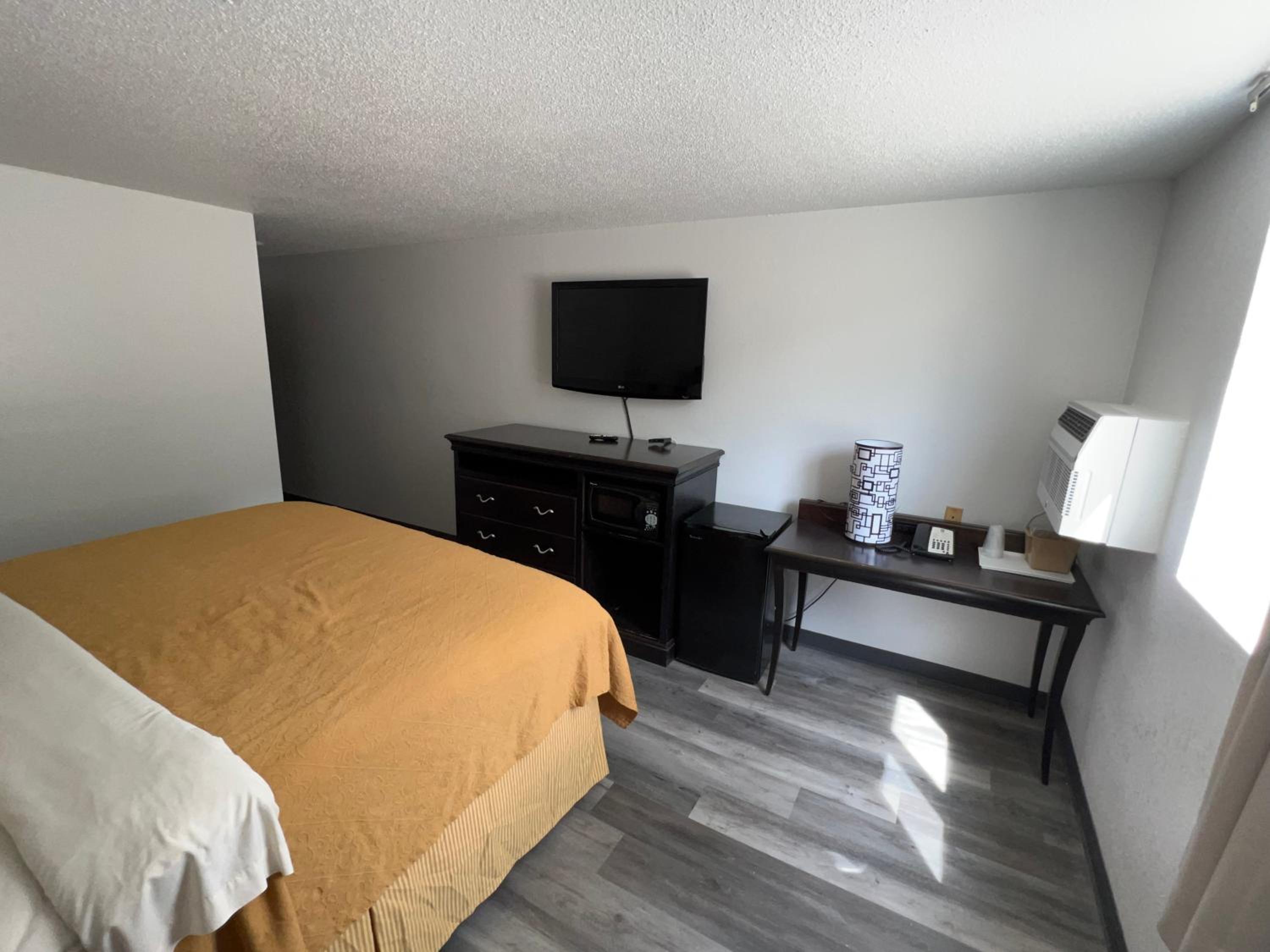 Dickinson Vacations - Dickinson Inn - Property Image 3