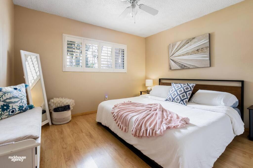 Cozy Hygge Home Centrally Located 2 King Beds view 2