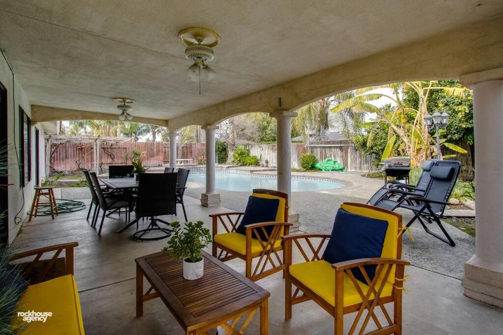 Cozy Hygge Home Centrally Located 2 King Beds view 4