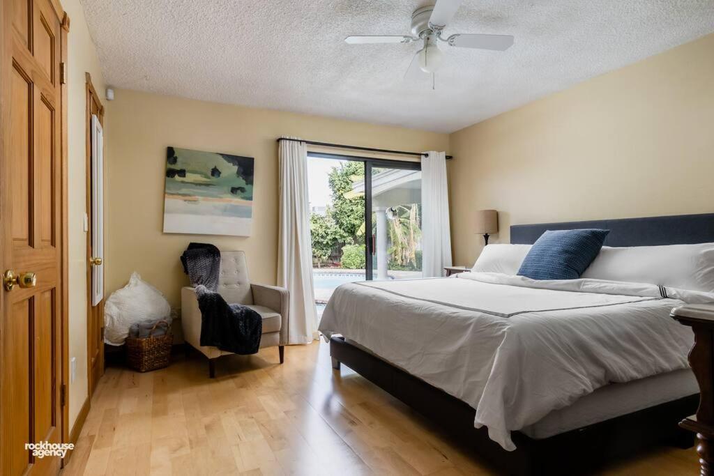 Cozy Hygge Home Centrally Located 2 King Beds view 5