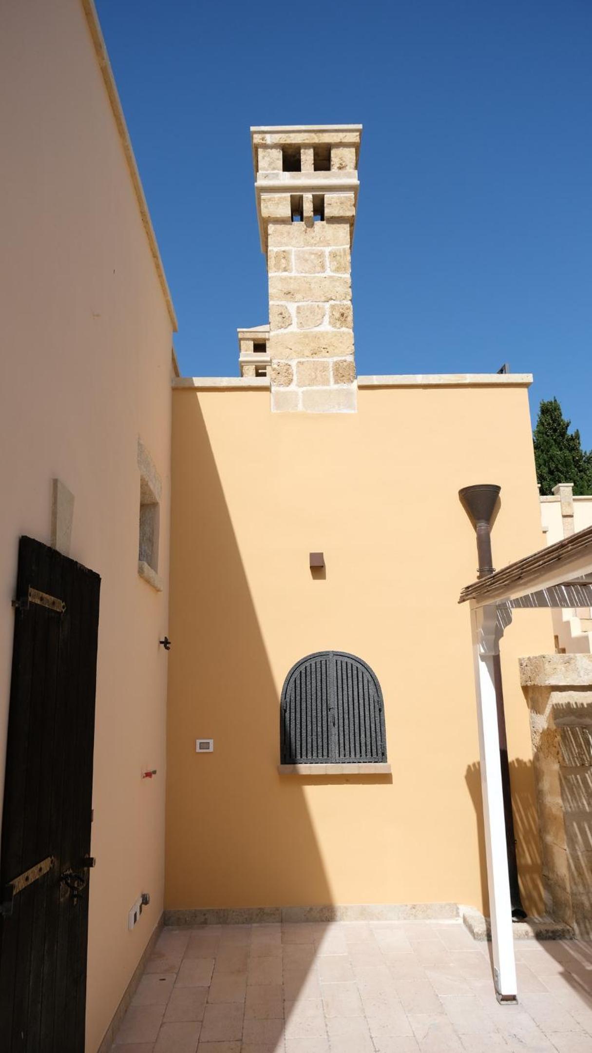 Comfortable House with Fenced Garden - Surano - Fireplace