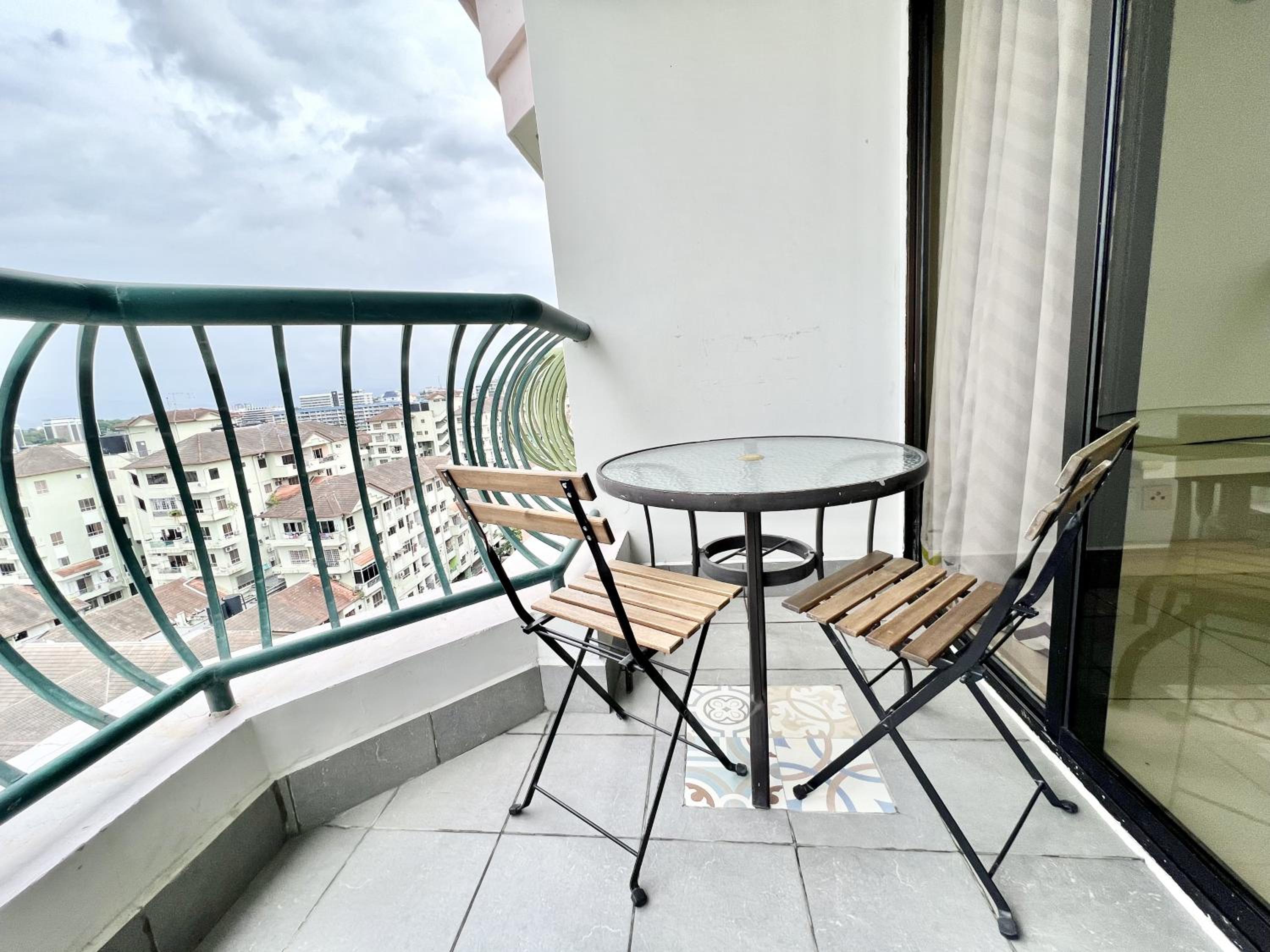 5 BEDROOMS PENTHOUSE VACATION HOME MARINA COURT KOTA KINABALU 15pax photo 4