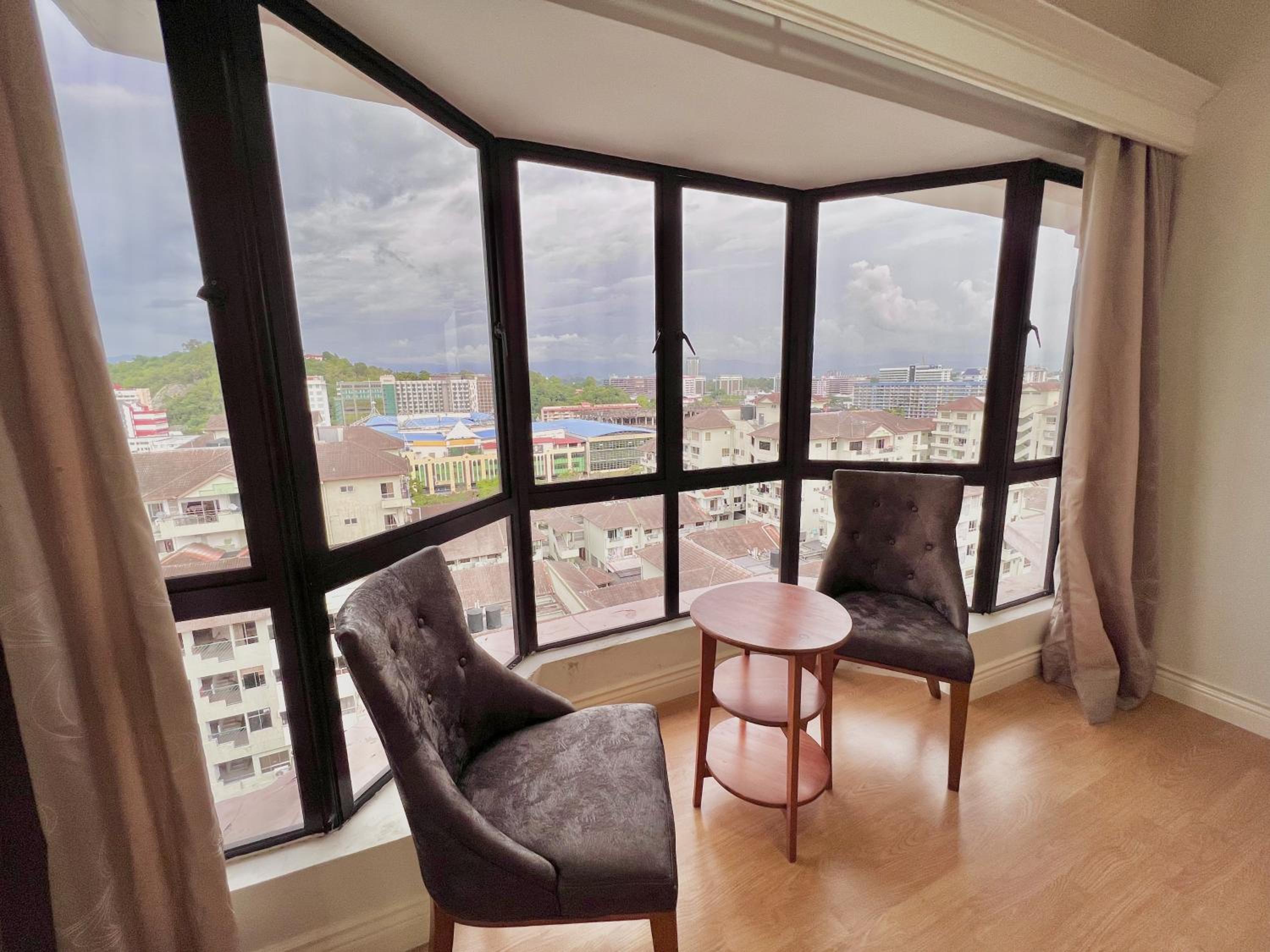 5 BEDROOMS PENTHOUSE VACATION HOME MARINA COURT KOTA KINABALU 15pax photo 6