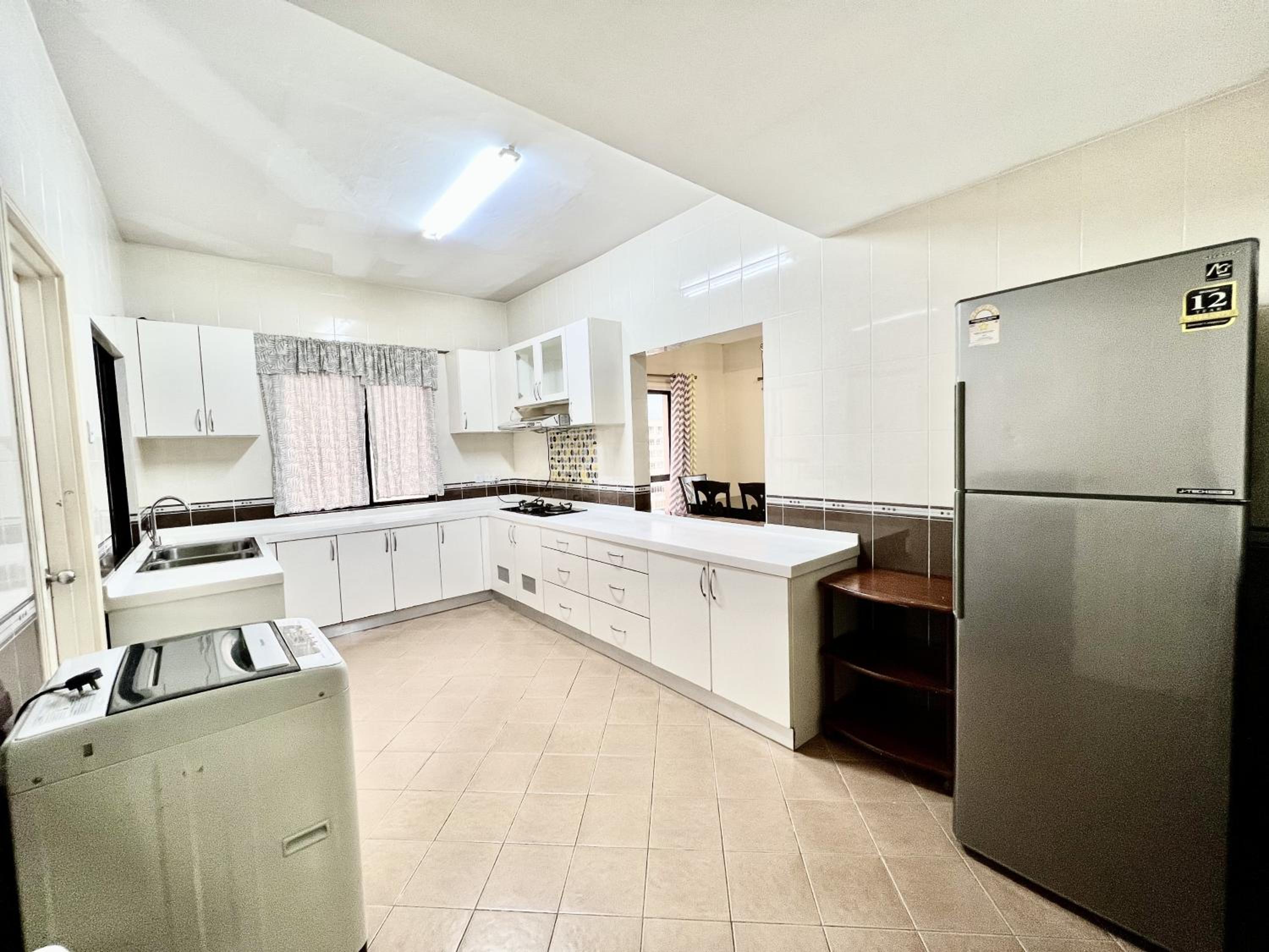 5 BEDROOMS PENTHOUSE VACATION HOME MARINA COURT KOTA KINABALU 15pax photo 7