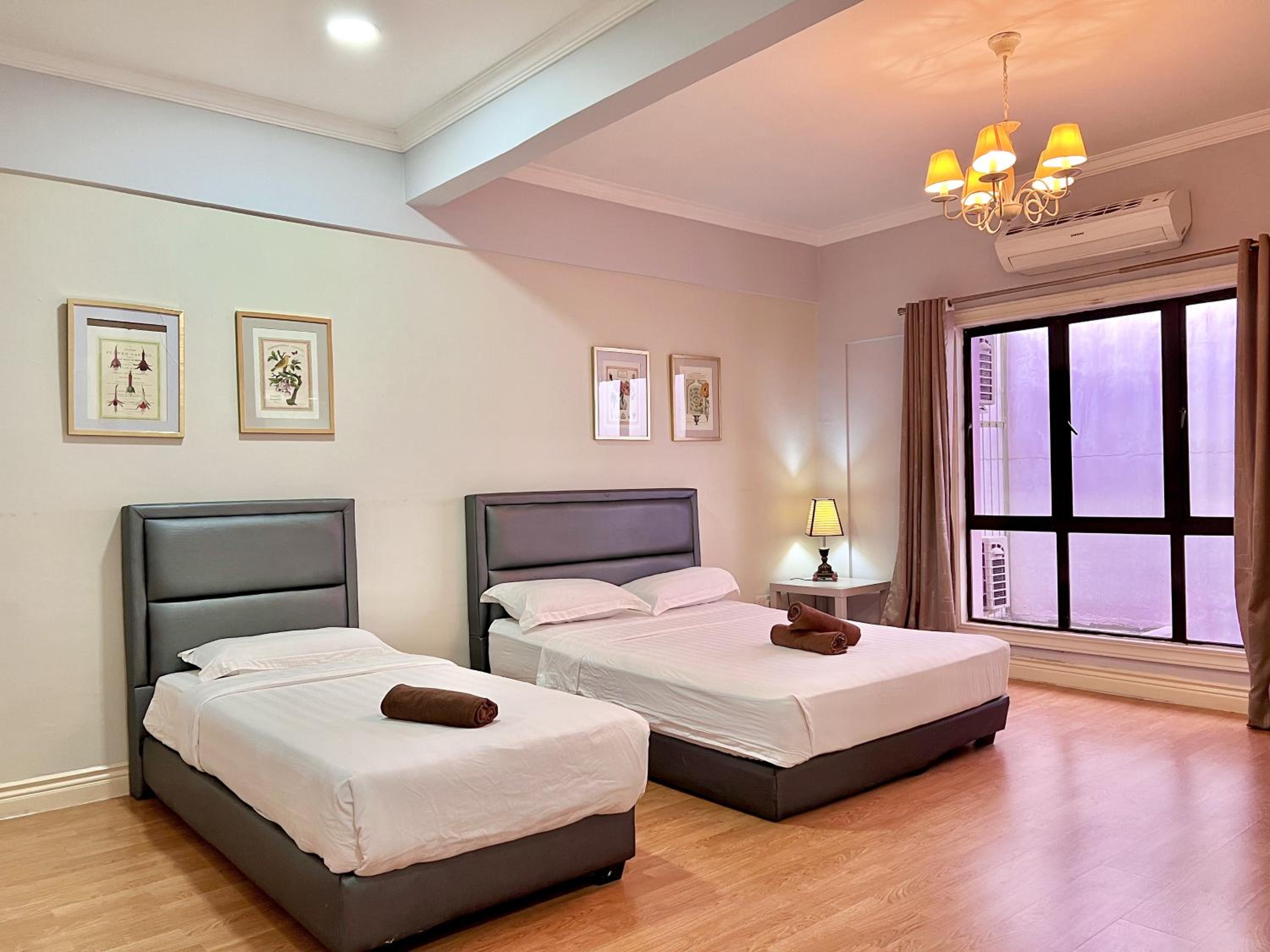 5 BEDROOMS PENTHOUSE VACATION HOME MARINA COURT KOTA KINABALU 15pax view 2