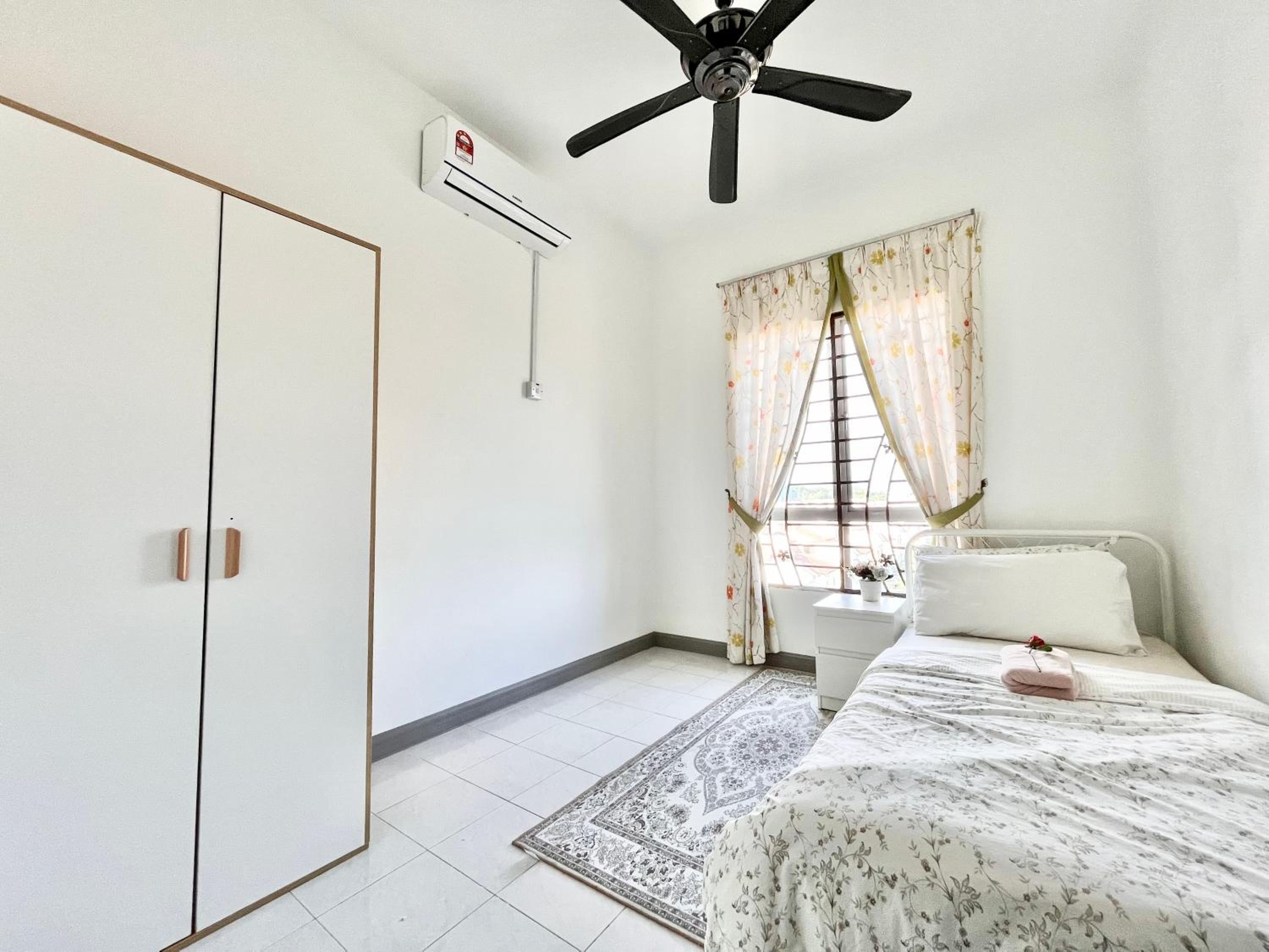 Tropika Homestay Bangi with 3 Bedrooms photo 5