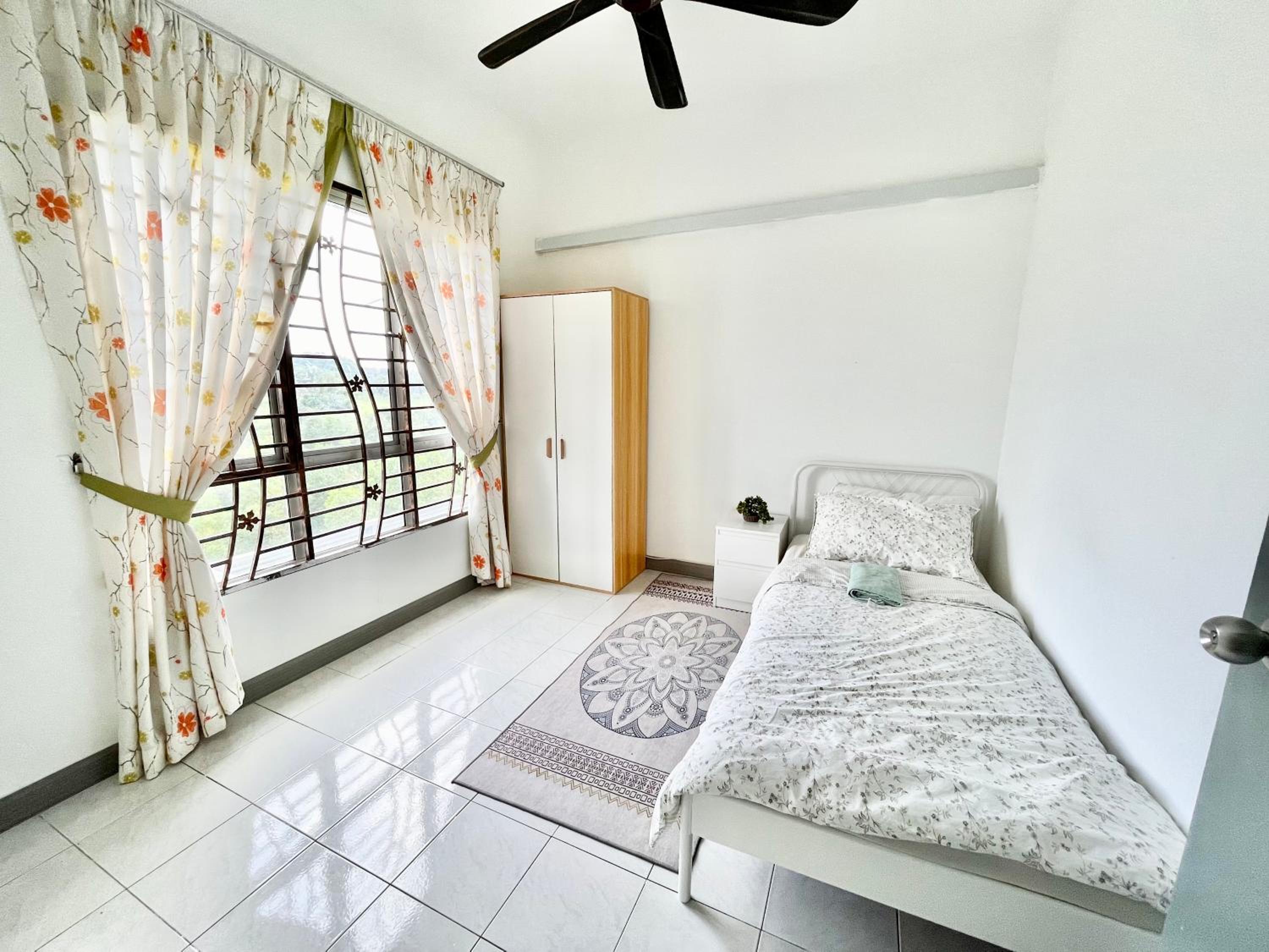 Tropika Homestay Bangi with 3 Bedrooms photo 3