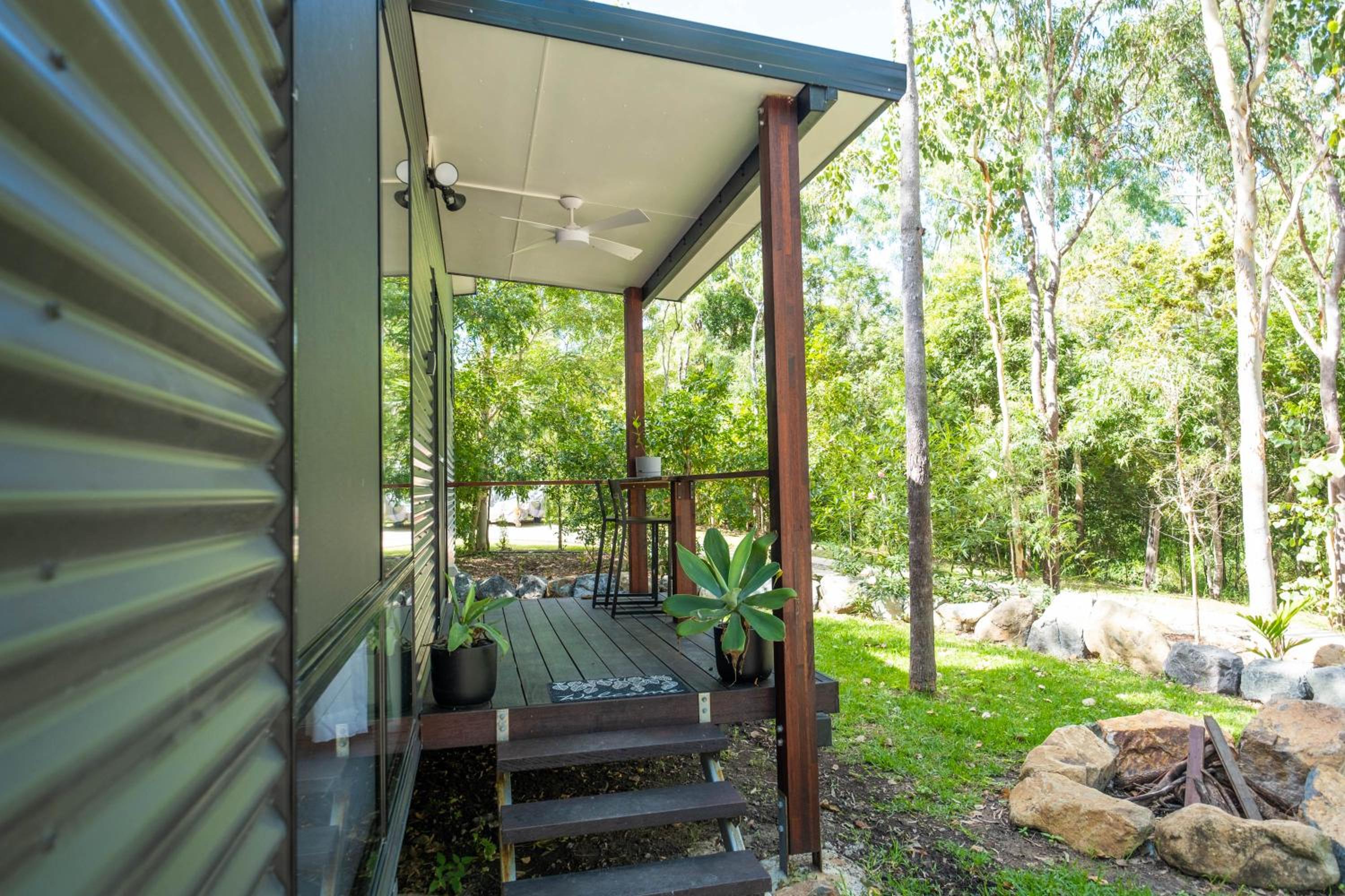 Airlie Beach Eco Cabins - Adults Only