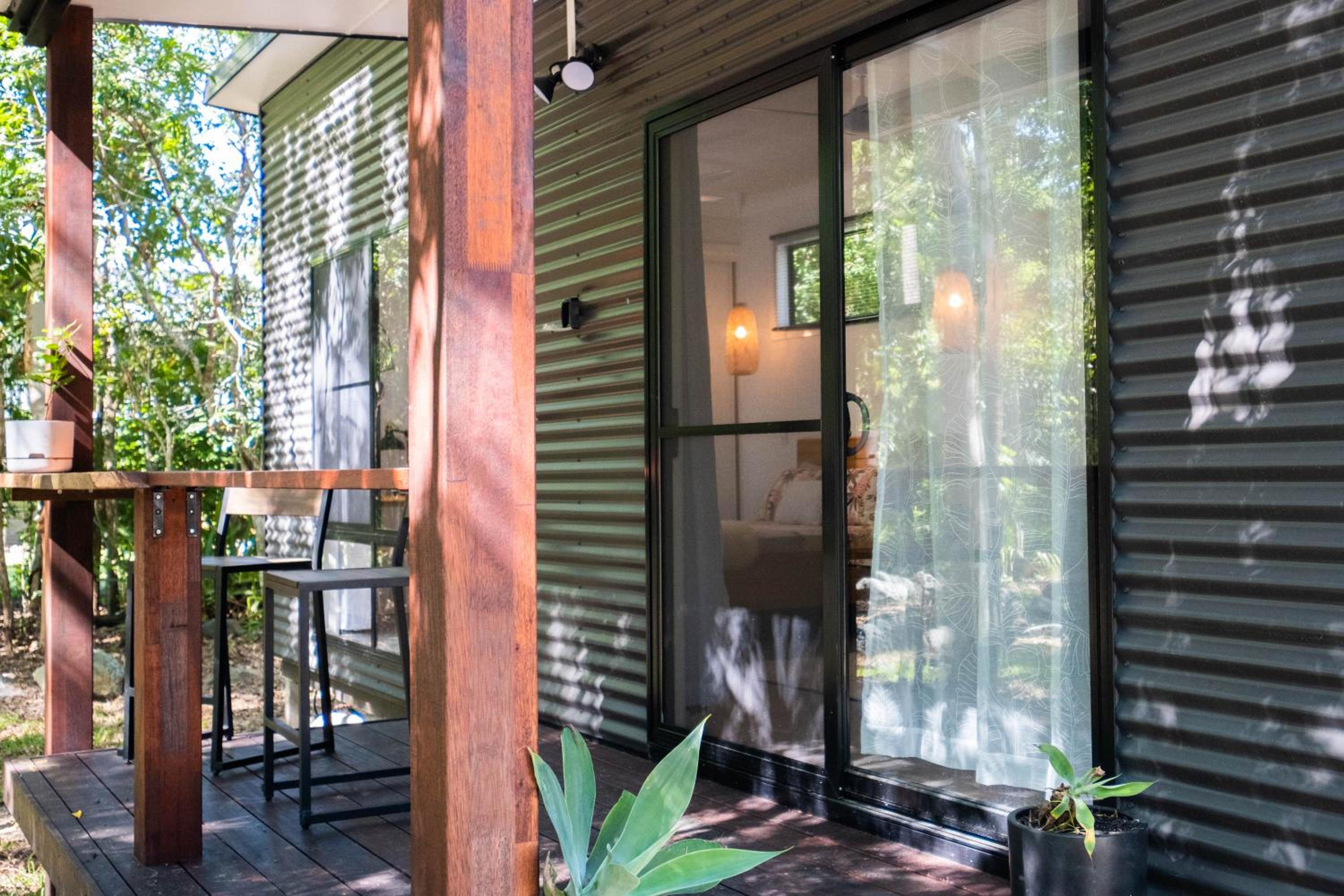 Airlie Beach Eco Cabins - Adults Only