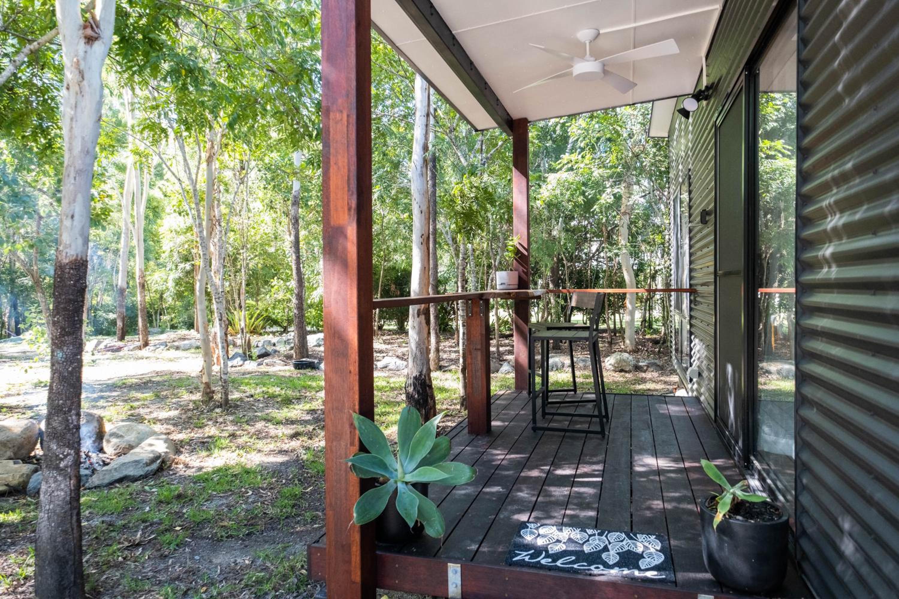 Airlie Beach Eco Cabins - Adults Only