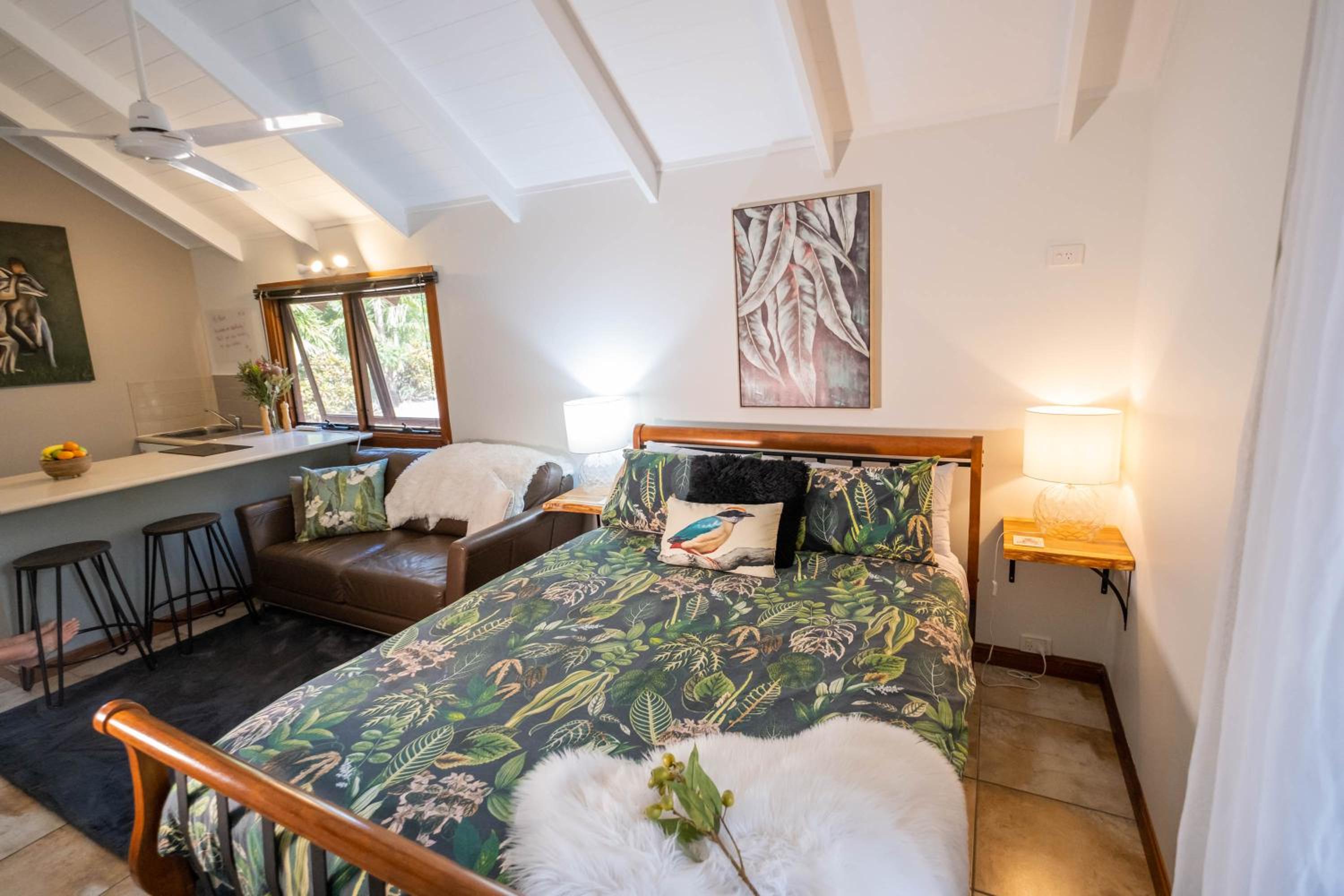 Airlie Beach Eco Cabins - Adults Only