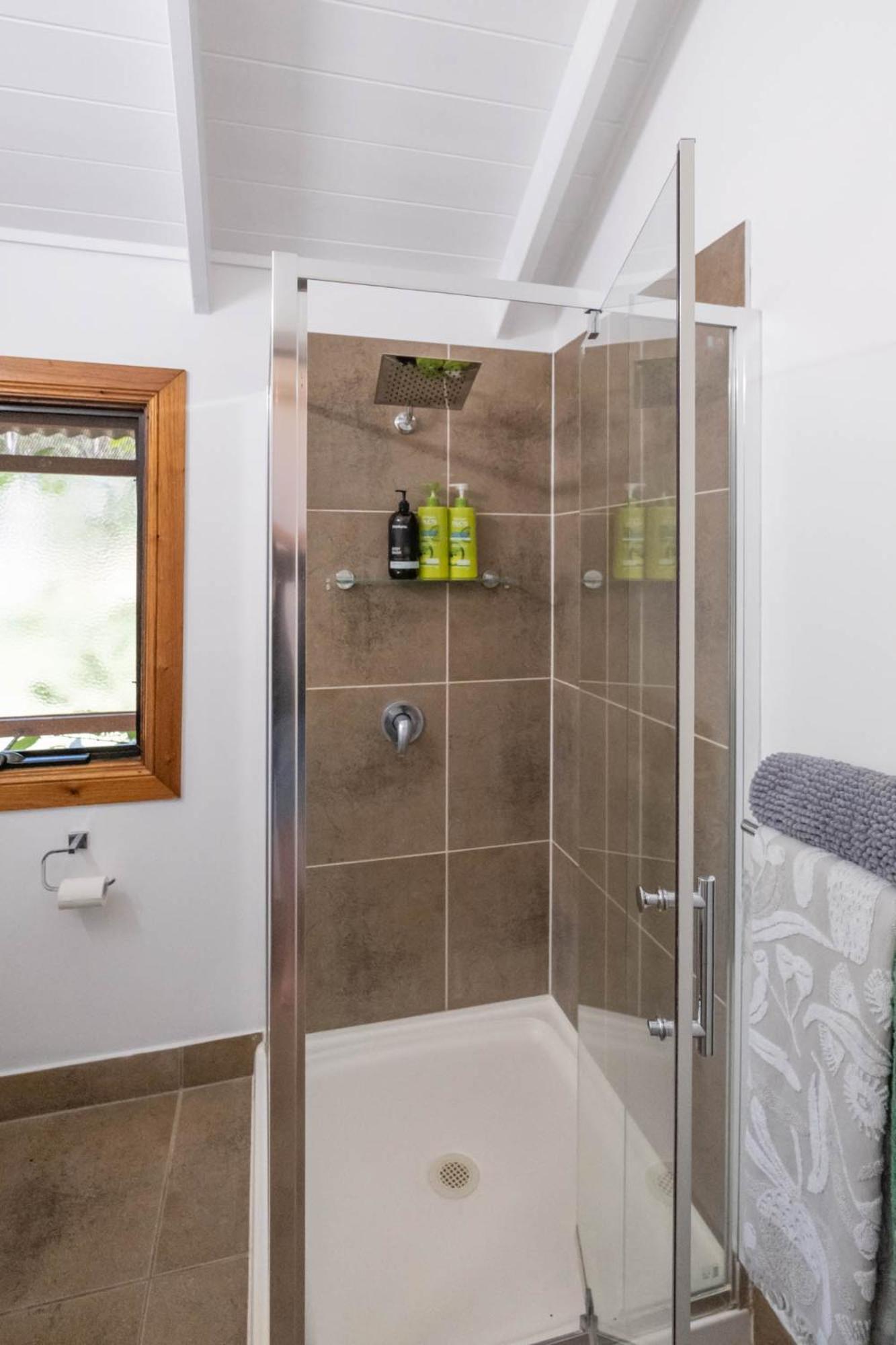 Airlie Beach Eco Cabins - Adults Only