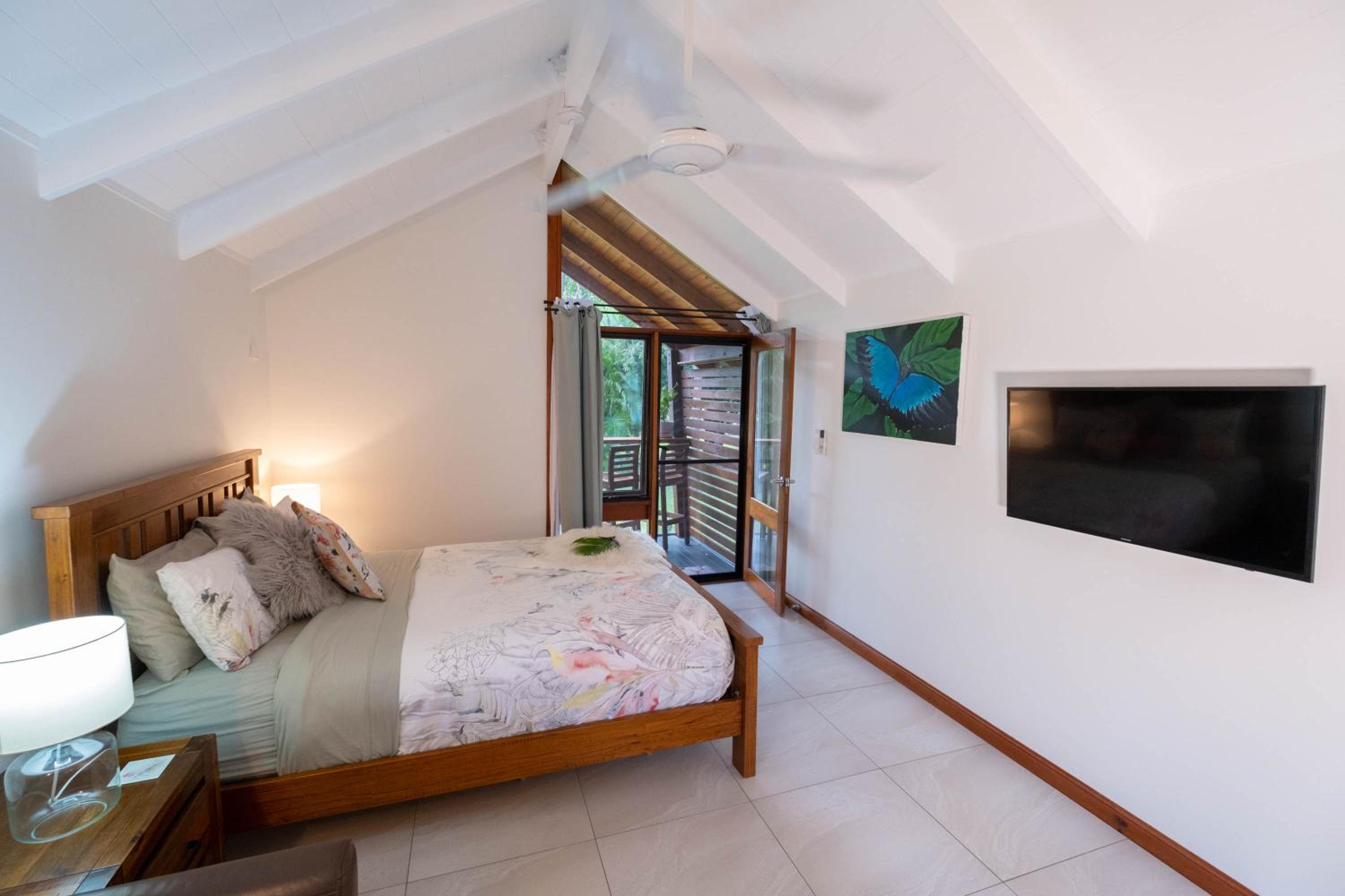 Airlie Beach Eco Cabins - Adults Only