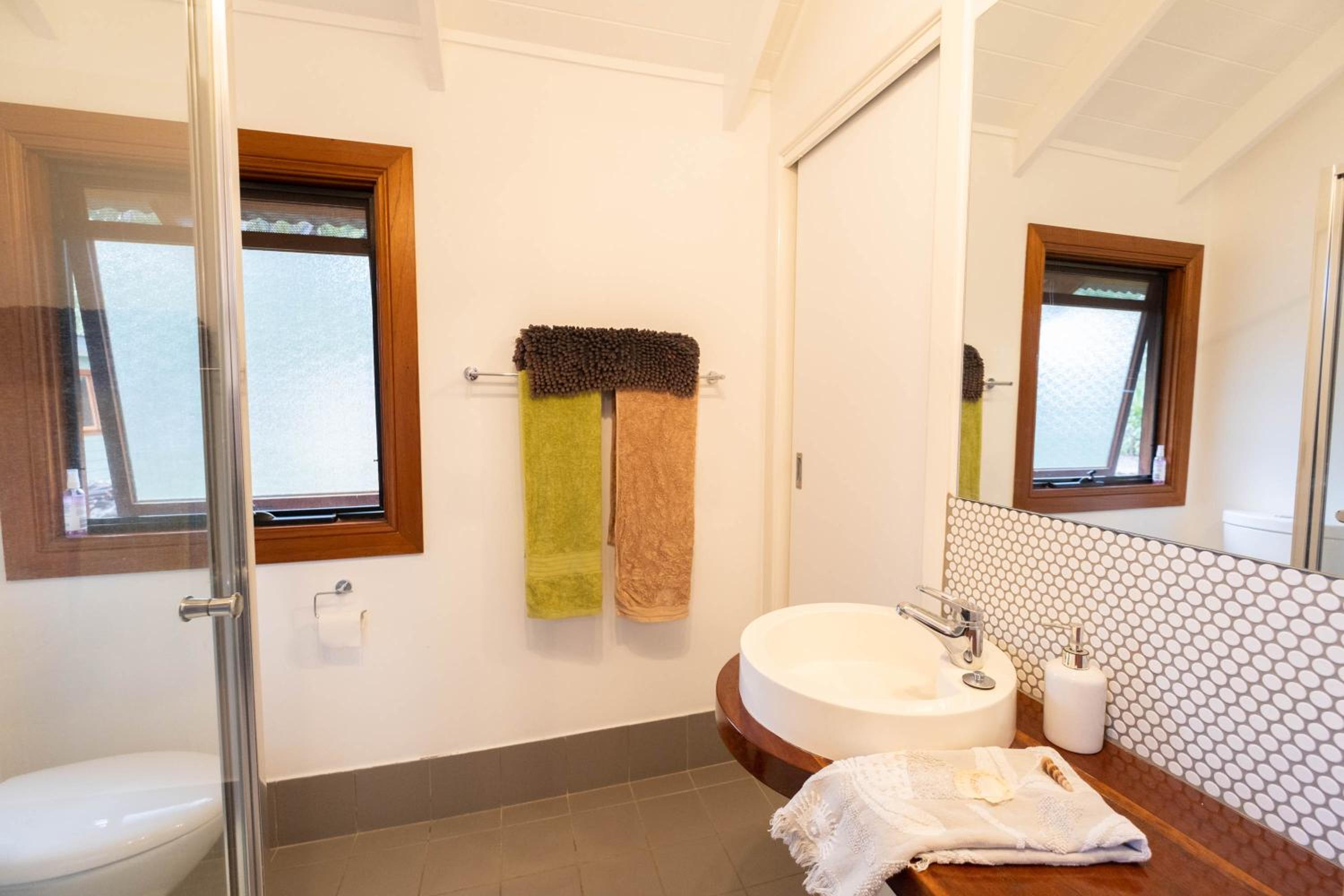 Airlie Beach Eco Cabins - Adults Only