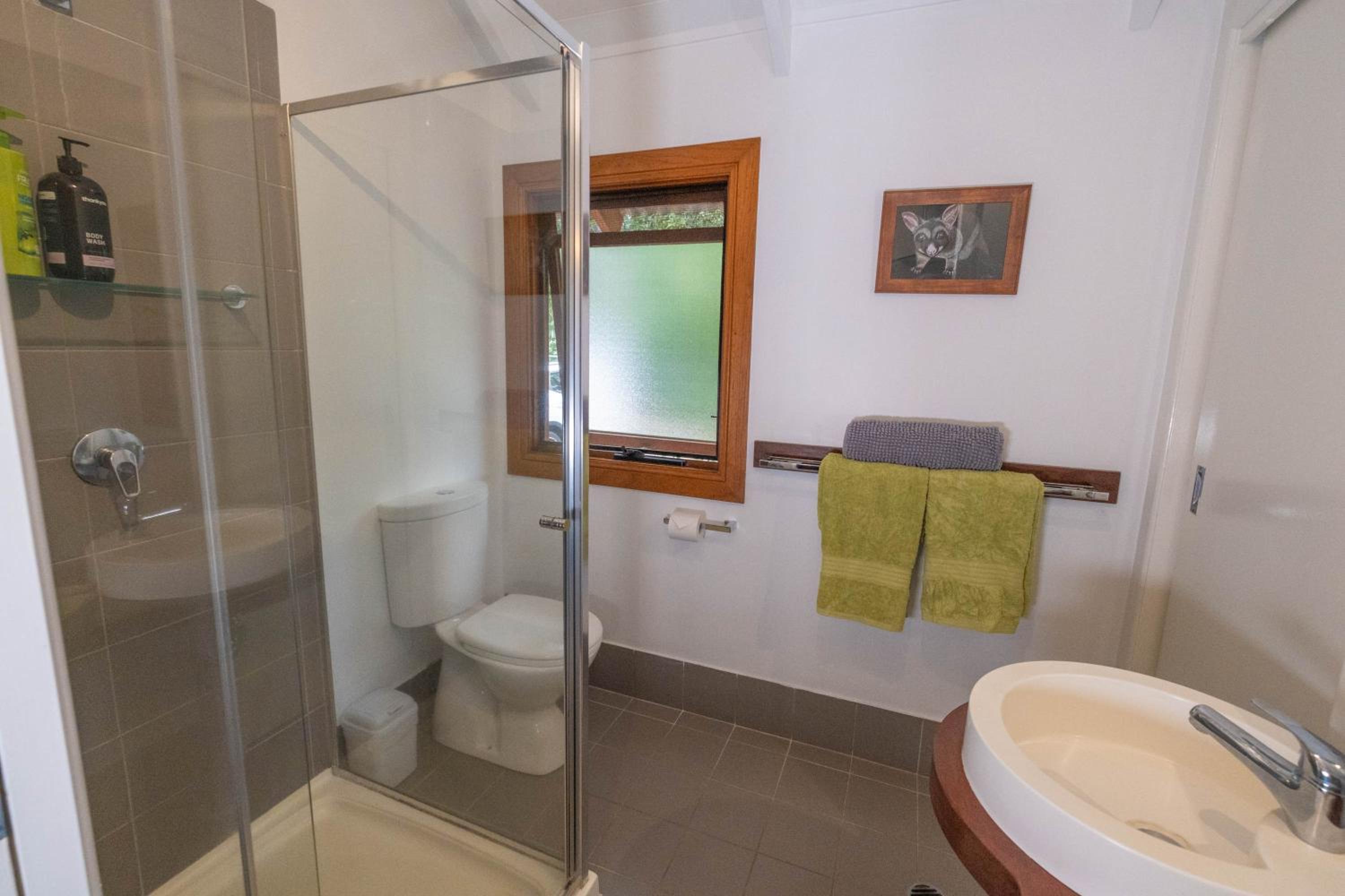 Airlie Beach Eco Cabins - Adults Only