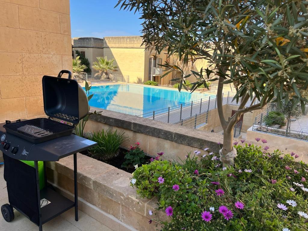 Poolside Luxury Apartment with Patio 11A3S view 5