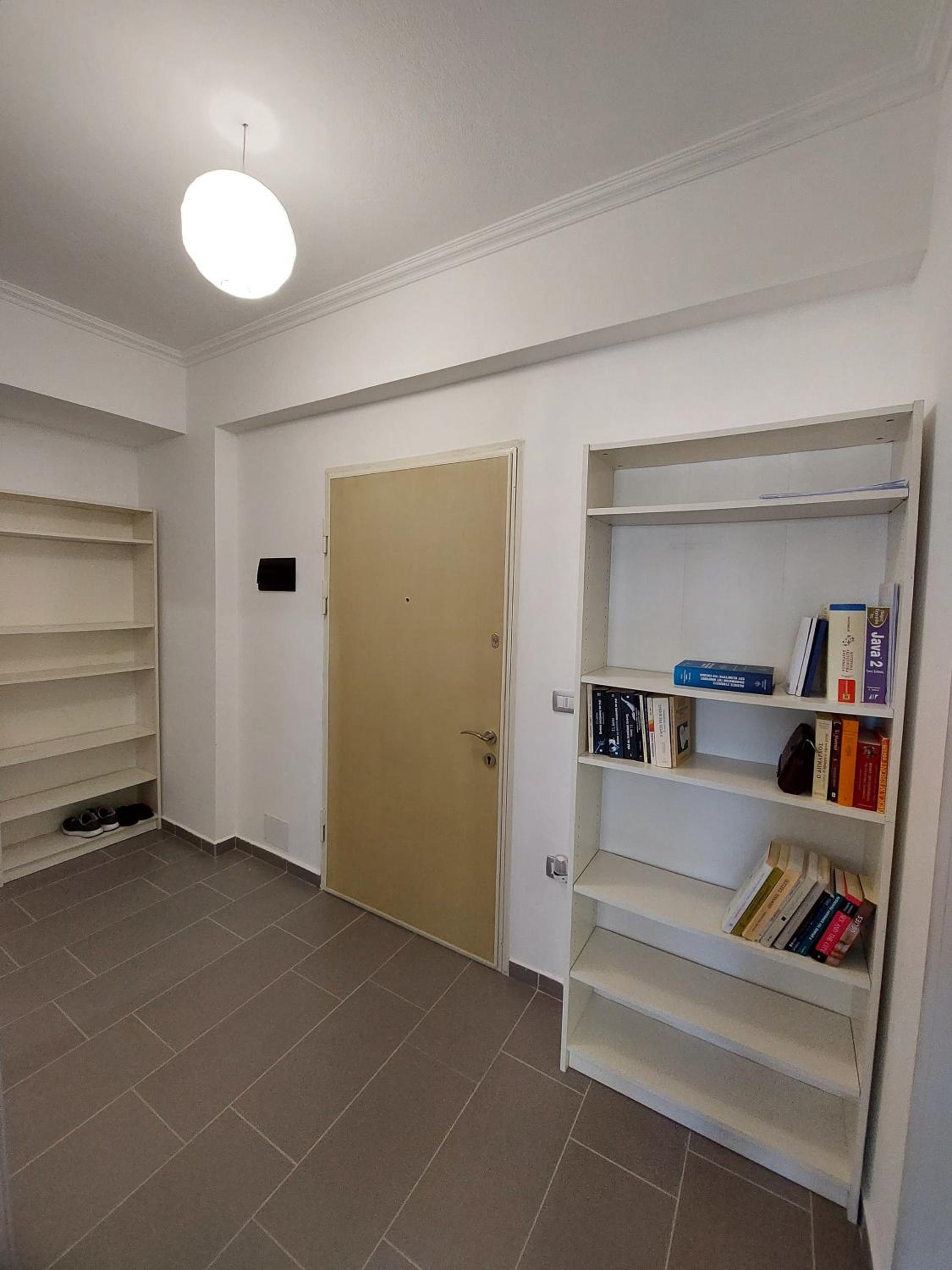 Tina's 1-bedroom condo apartment