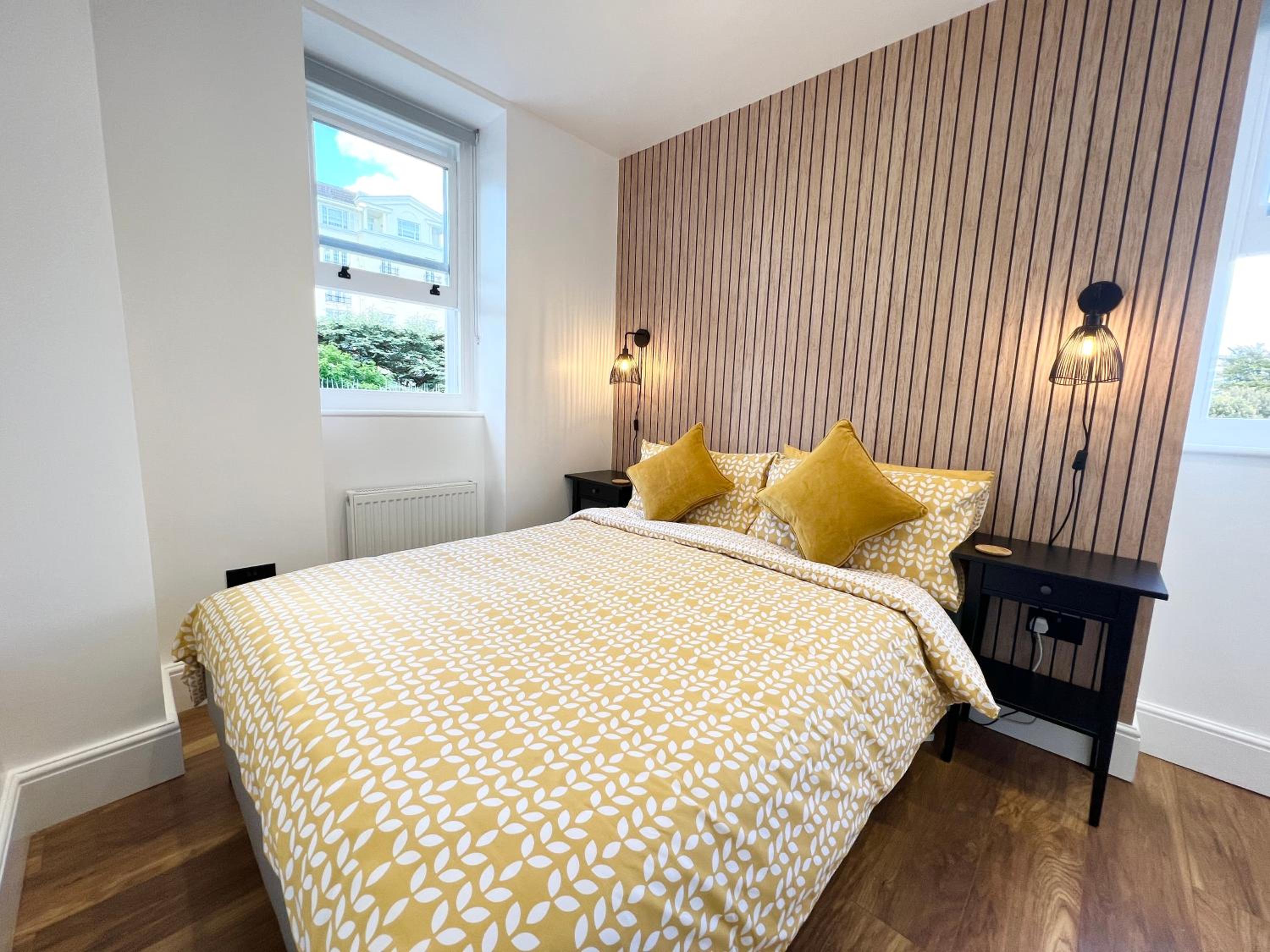 Lovely Apartment, One Minute from Bournemouth Beach and Town. view 5