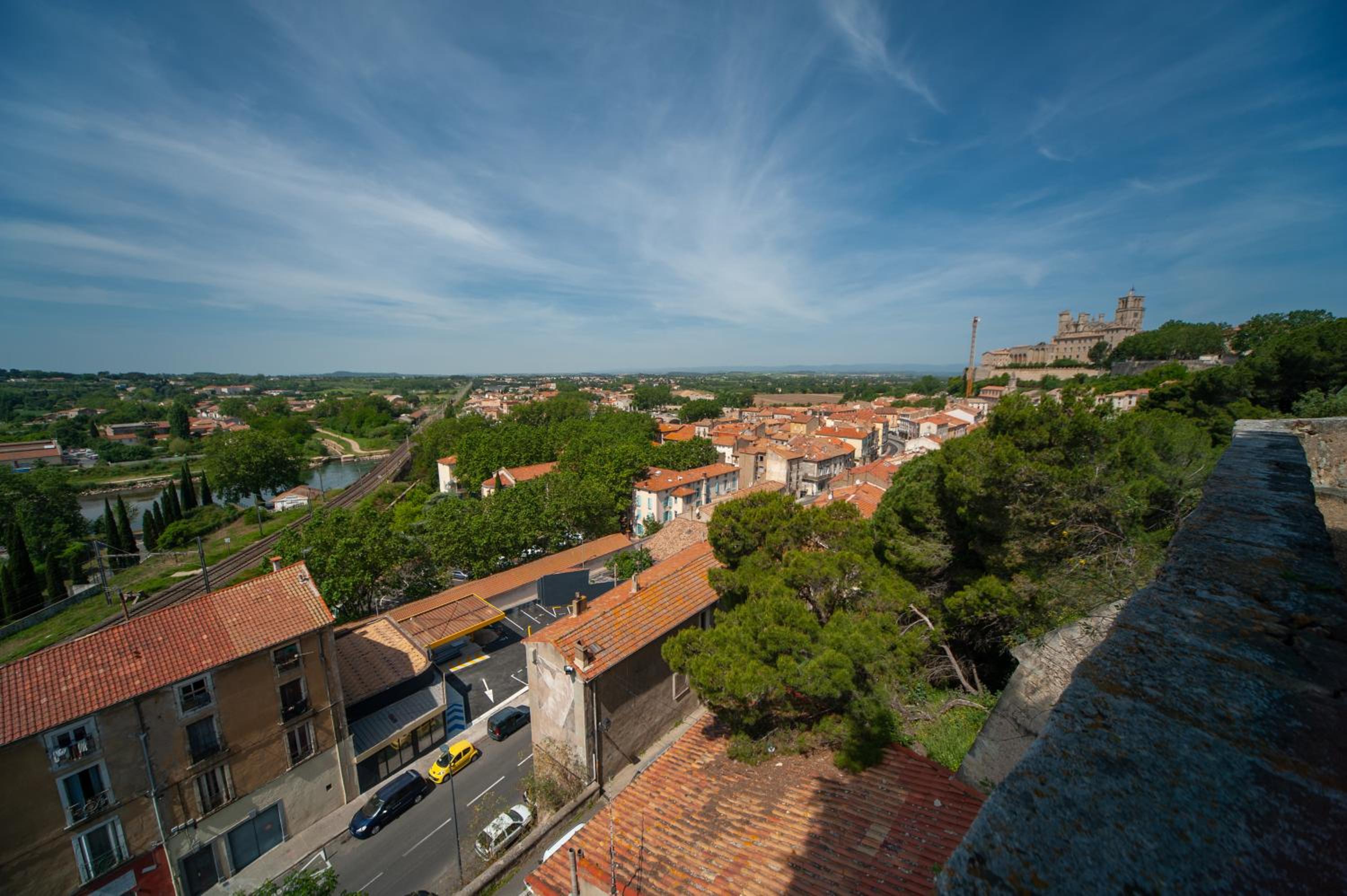 Venez Rêver Béziers CENTRE et GARE il y a plus cher mais c est moins bien, photo 12