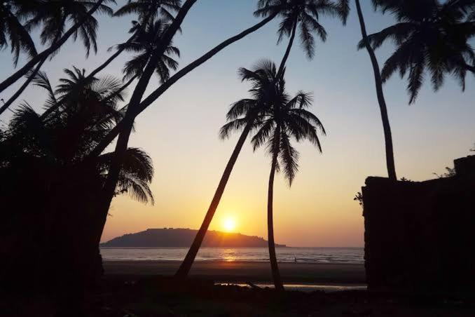Parvati Niwas Homestay -5 Mins walking frm Revdanda Beach & Fort -Free Wifi & Coolers