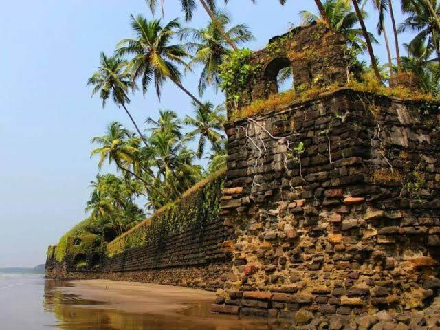 Parvati Niwas Homestay -5 Mins walking frm Revdanda Beach & Fort -Free Wifi & Coolers